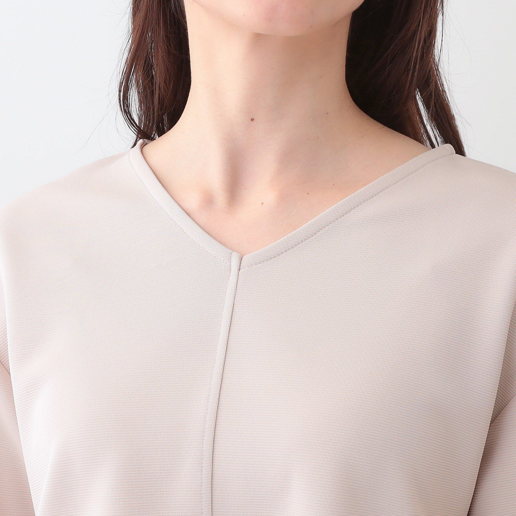 SHOO･LA･RUE「【S-LL/2点セット】大人の上品シルエット アクセ付き Vネックトップス」|シャツ・ブラウス|