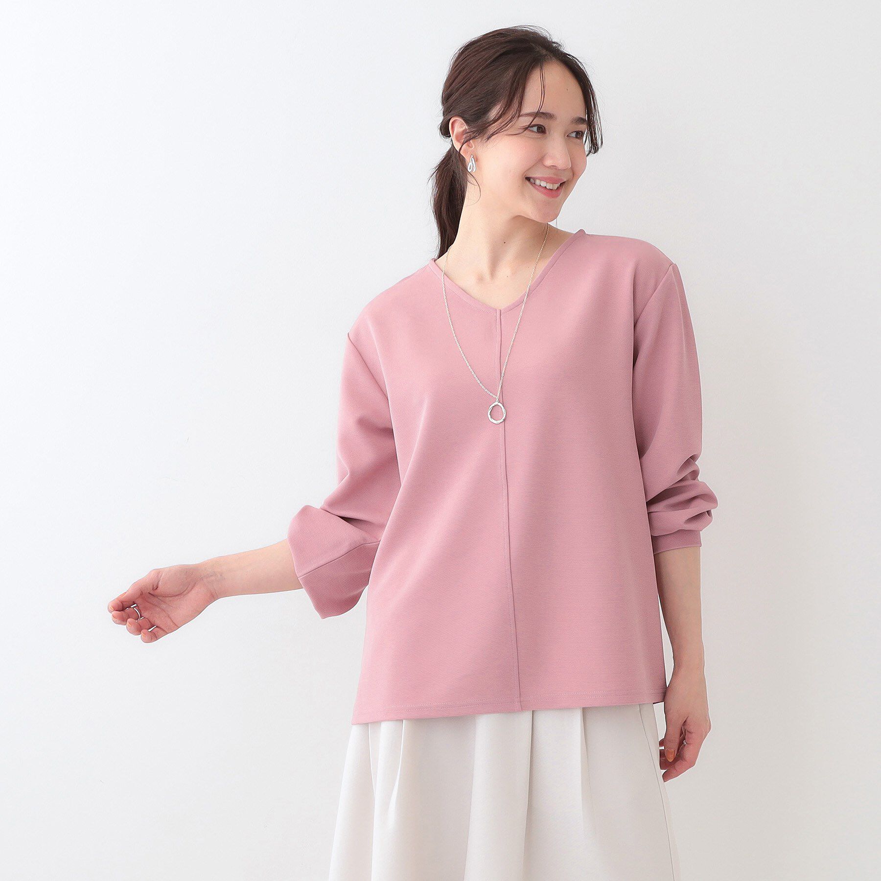 SHOO･LA･RUE「【S-LL/2点セット】大人の上品シルエット アクセ付き Vネックトップス」|シャツ・ブラウス|