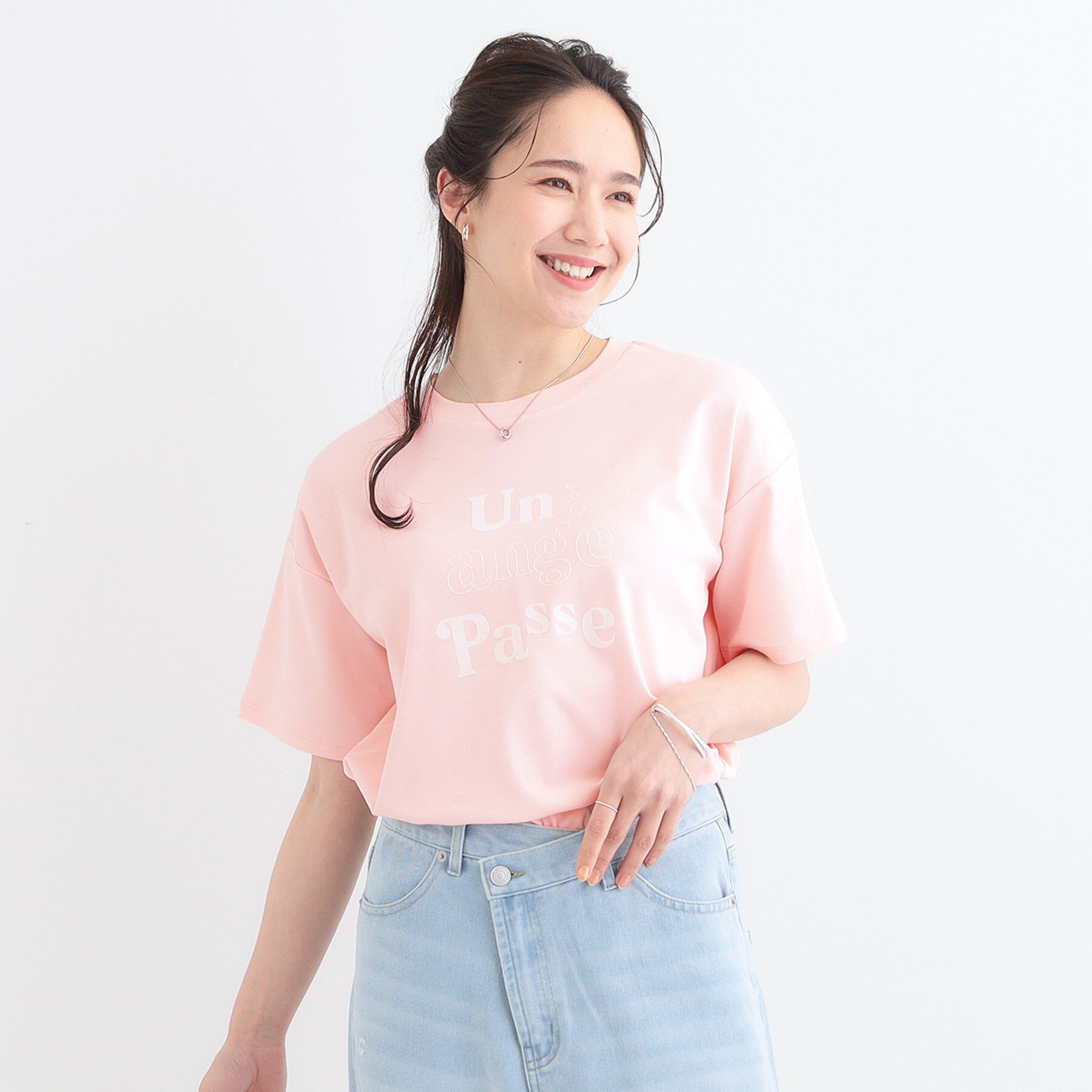 SHOO･LA･RUE「【S-LL】大人のきれいめカジュアルに フロッキーロゴTシャツ」|Tシャツ・カットソー|
