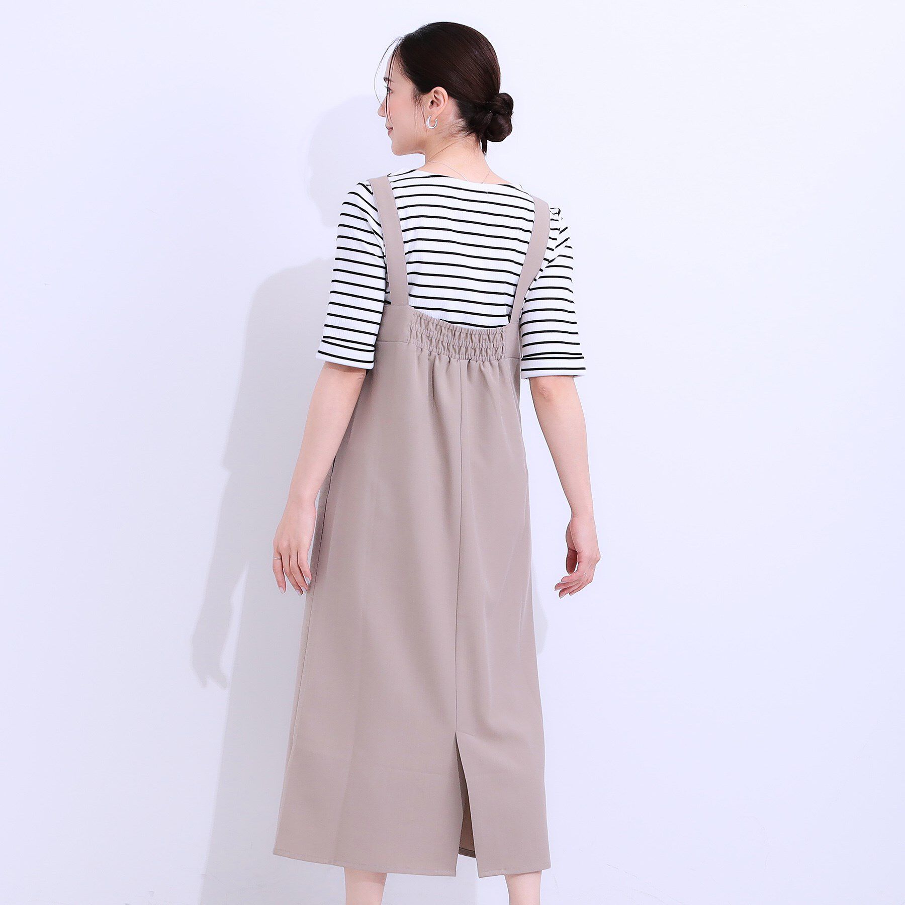 SHOO･LA･RUE「【S-LL/肩紐調整可能】Iラインシルエットですっきりと タック切替ジャンドレ」|ワンピース|