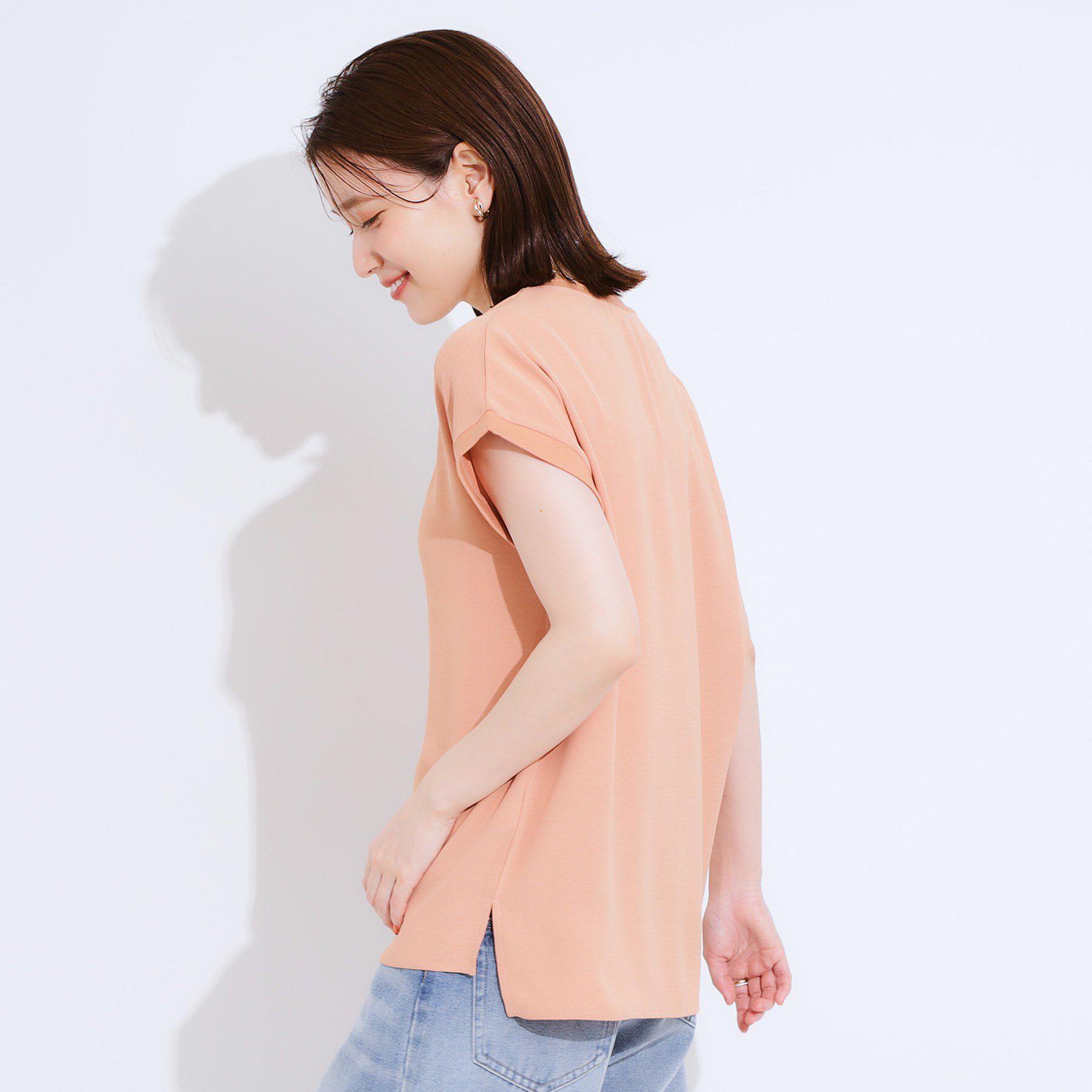 SHOO･LA･RUE「【S-LL/ひんやり/洗濯後しわになりにくい】程よいシアー感 ロゴTシャツブラウス」|シャツ・ブラウス|