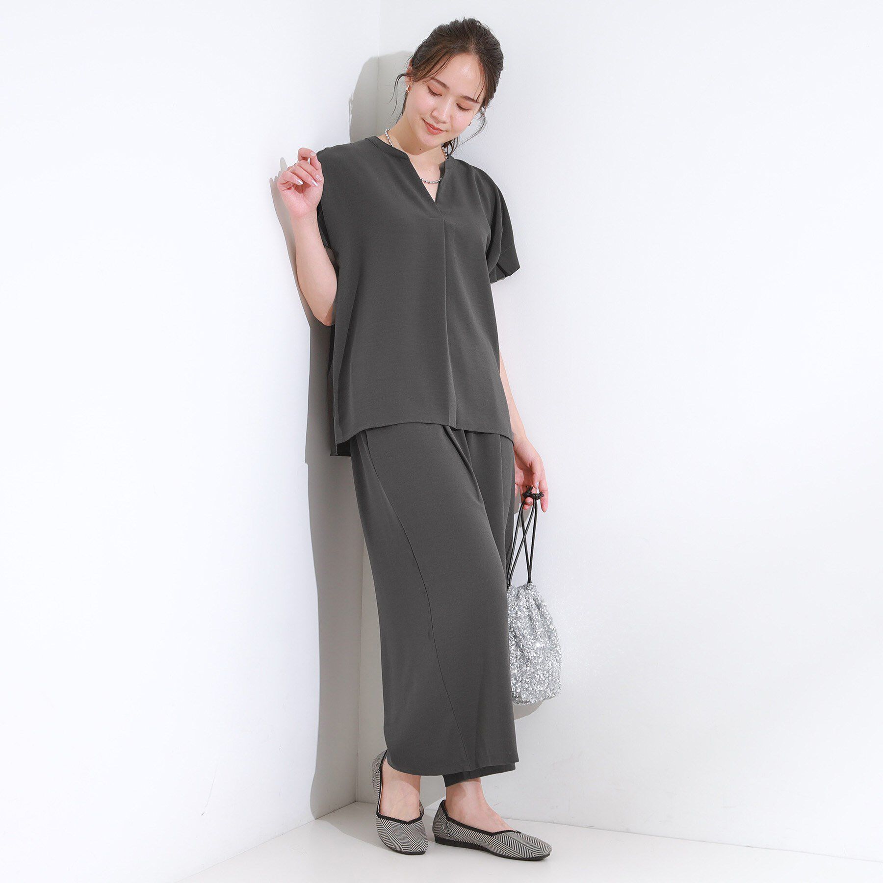 SHOO･LA･RUE「【S-LL/セットアップ可/ひんやり】きちんと見えで上品 お袖タック スキッパーブラウス」|シャツ・ブラウス|