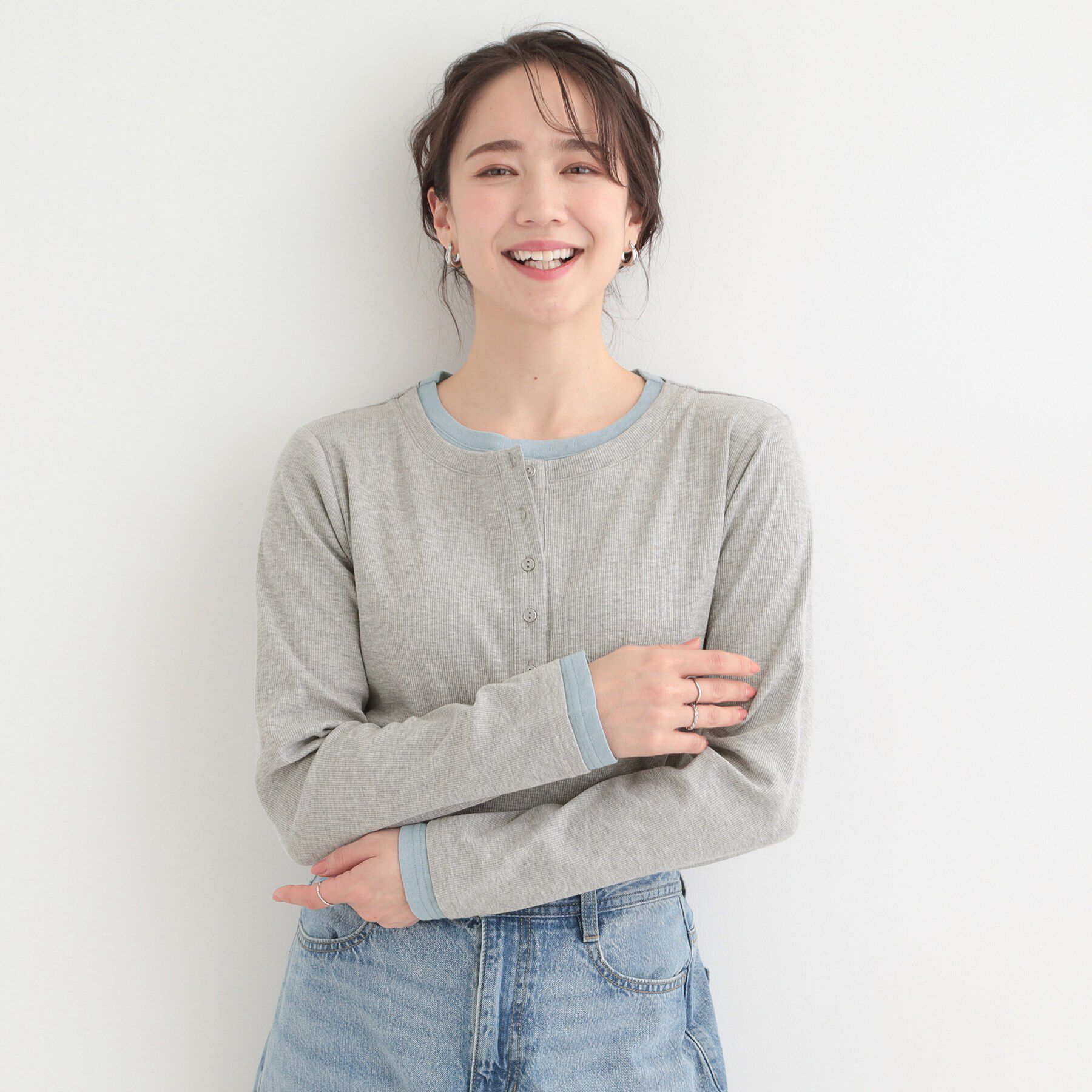SHOO･LA･RUE「【洗濯機可/S-LL】1枚でサマ見え レイヤード風配色 ヘンリーネックロンT」|Tシャツ・カットソー|