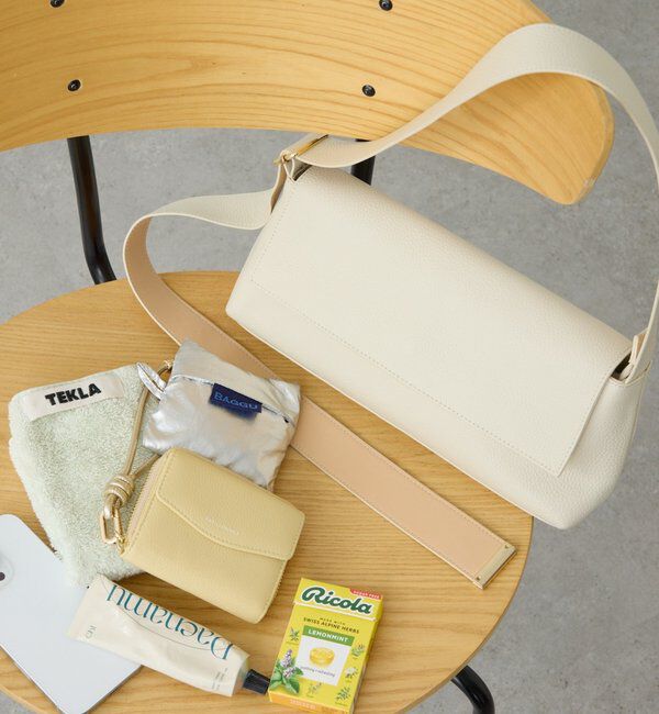  「【牛革/２WAY/500mlペットボトル収納可】シュリンクリンショルダーバッグ」|ショルダー・メッセンジャー|オフホワイト