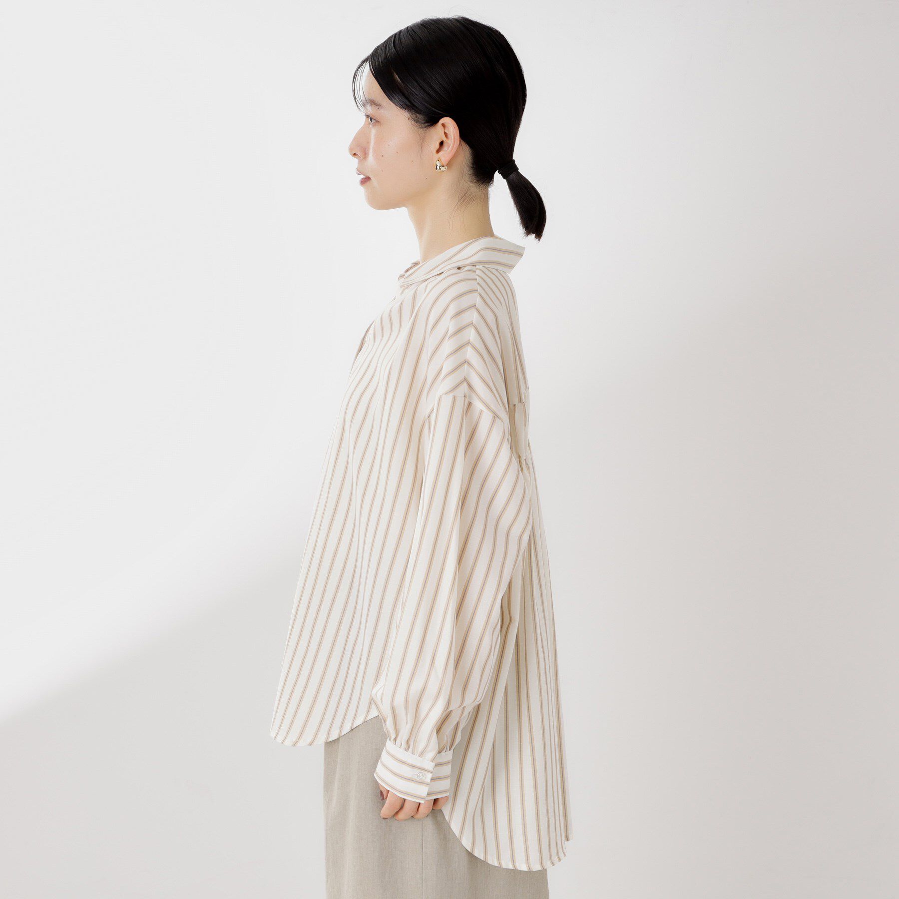 THE SHOP TK「【後ろ姿もサマになる】ストライプ バックシャーリングシャツ/体型カバー/洗える」|シャツ・ブラウス|