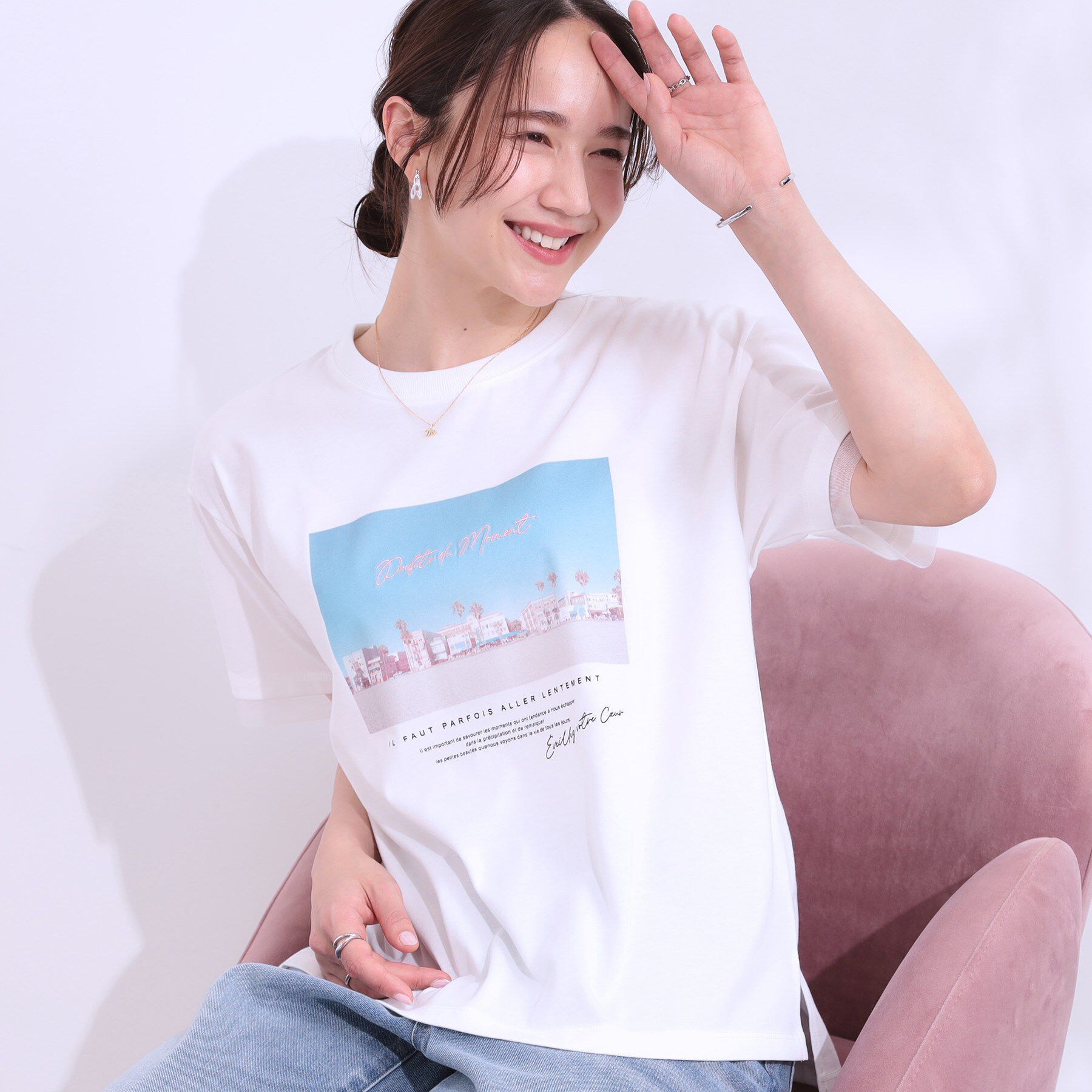 SHOO･LA･RUE「【ひんやり/UVカット】選べる3柄 お袖チュールで差をつける ロゴプリントTシャツ」|Tシャツ・カットソー|オフホワイト(003