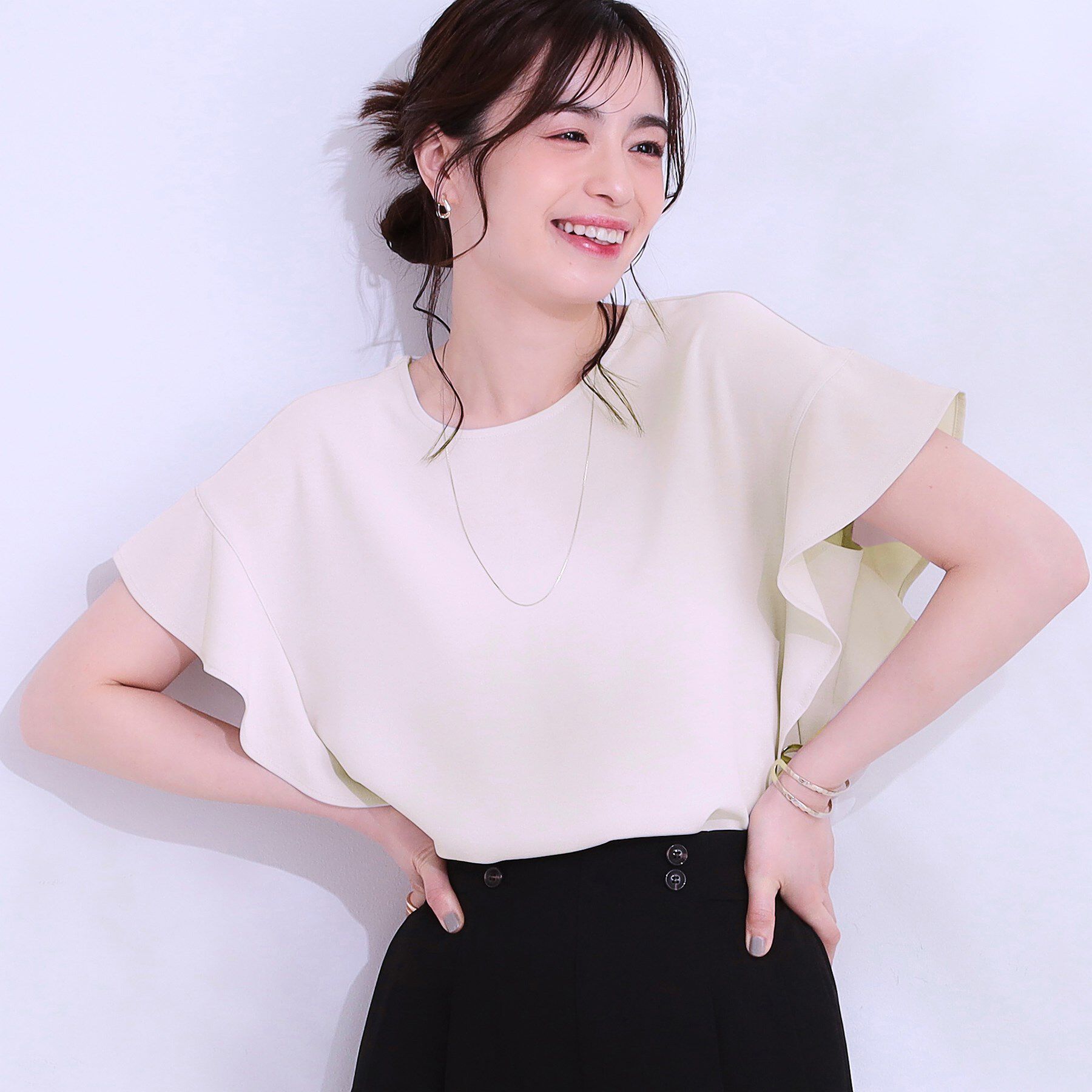 SHOO･LA･RUE「【イージーケア/洗える/S-LL】大人フェミニン お袖フリルブラウス」|シャツ・ブラウス|ライトベージュ(05