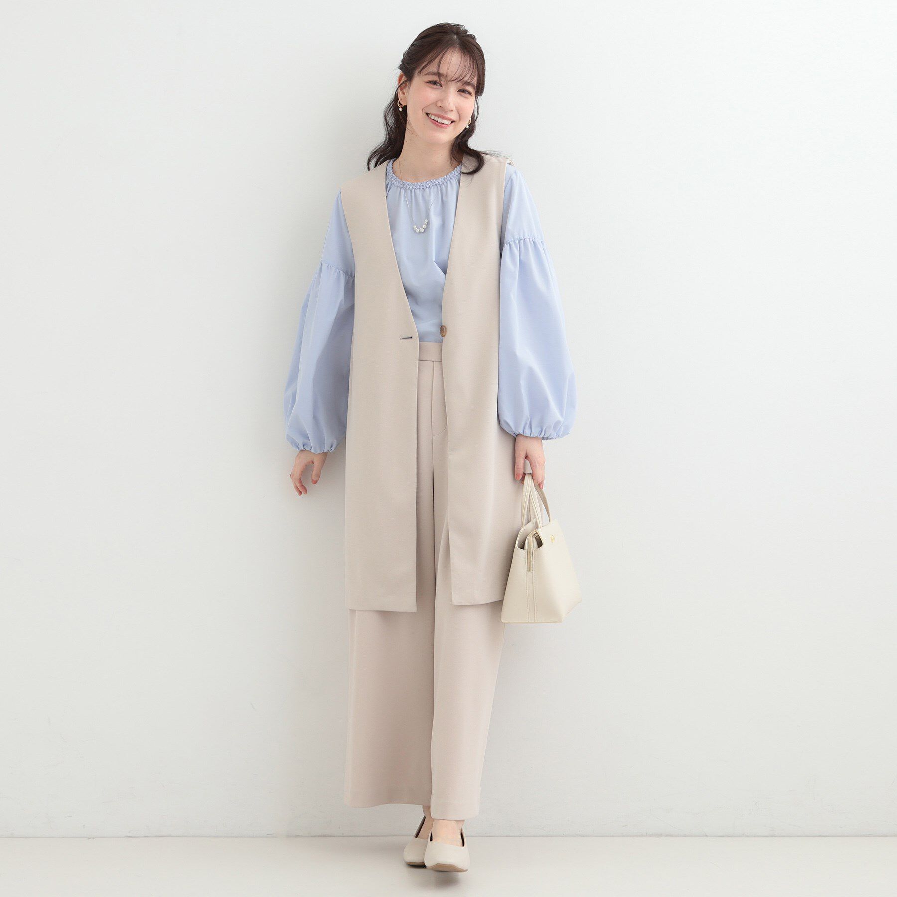 SHOO･LA･RUE「【洗濯機可/S-LL】ふんわりとしたお袖が愛らしい ジレスタイルに合うブラウス」|シャツ・ブラウス|