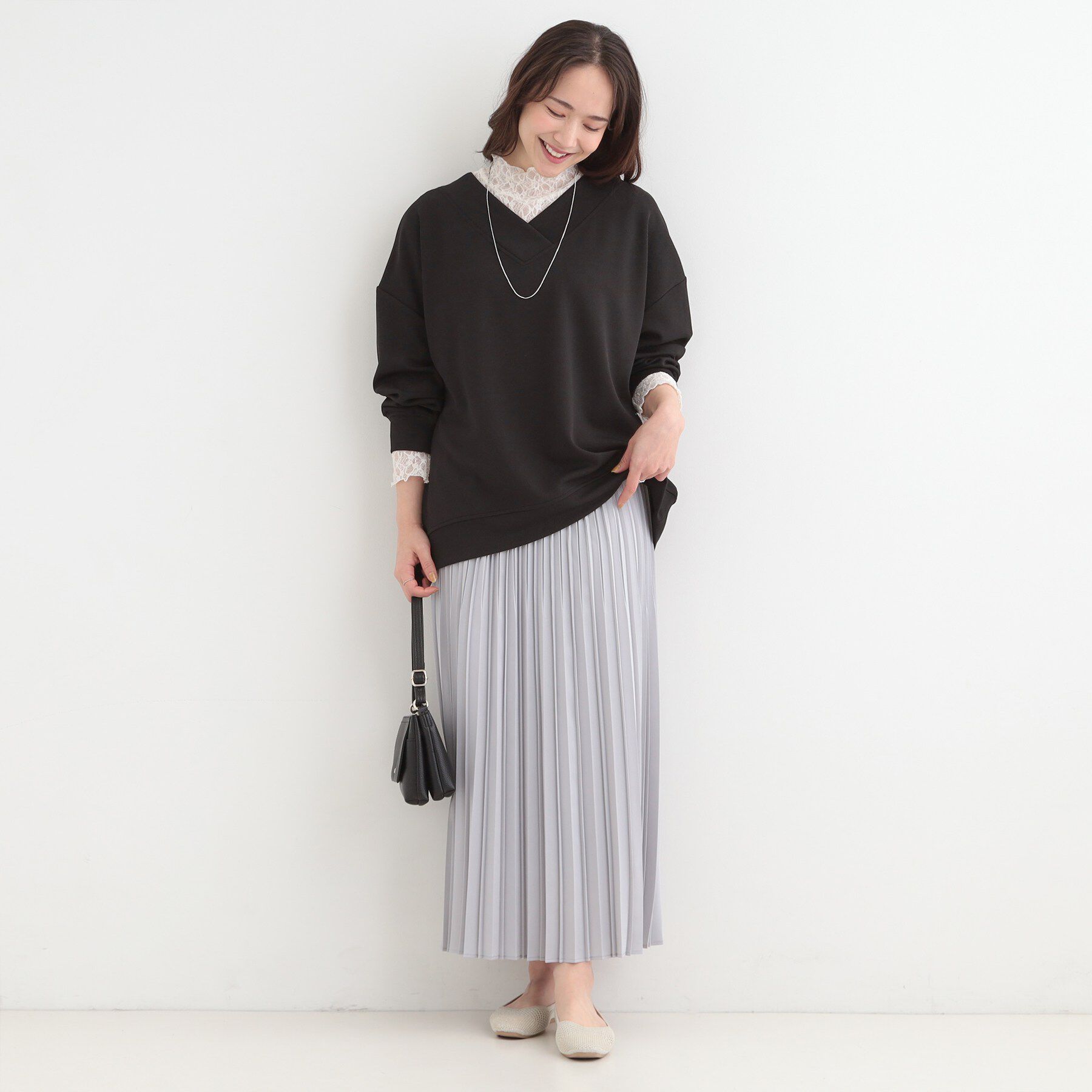 SHOO･LA･RUE「【洗濯機可】インせずすっきり見え　優しい雰囲気のVネックトップス」|Tシャツ・カットソー|