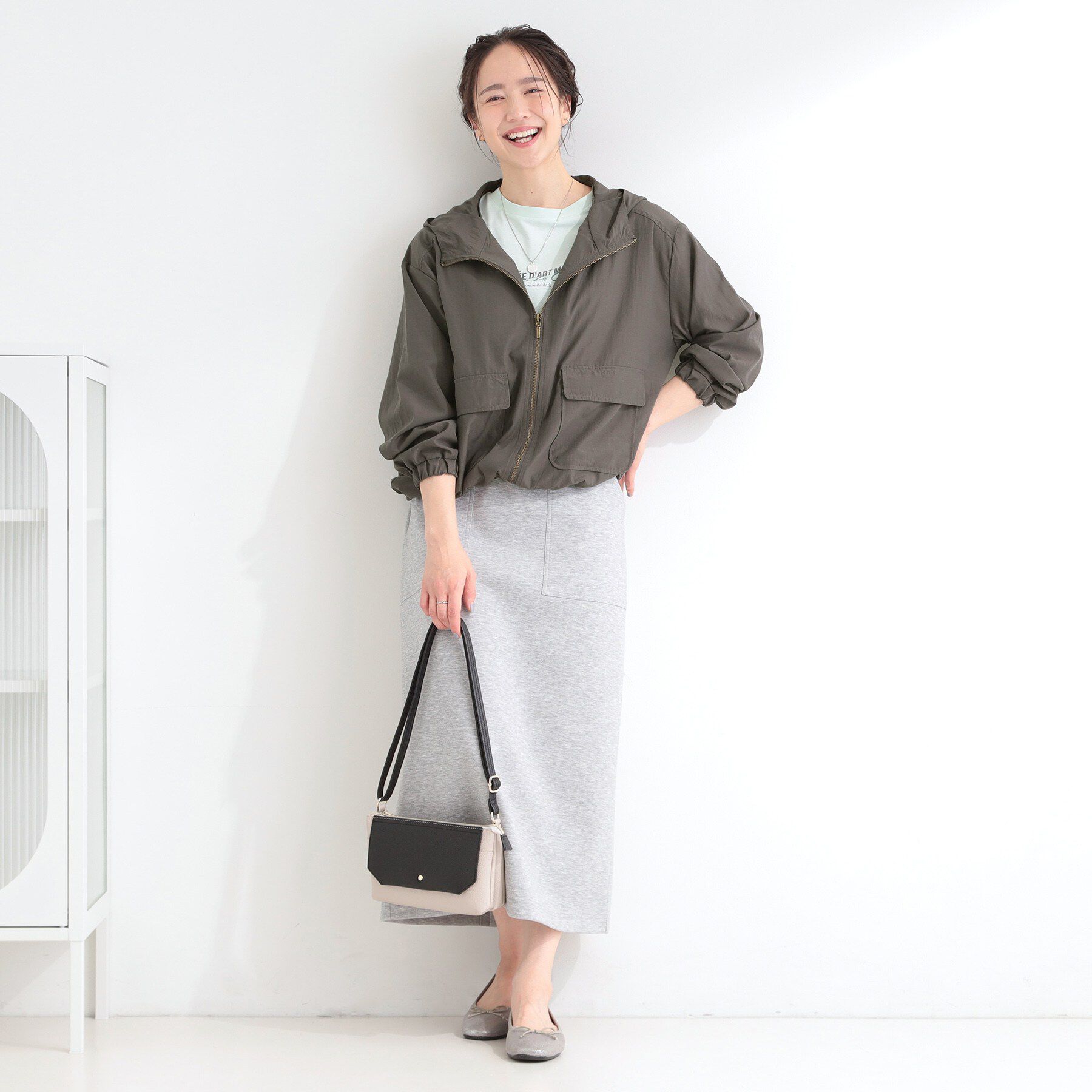 SHOO･LA･RUE「【S-LL/UV】季節の変わり目に ゴールドパーツが上品なフード付きブルゾン」|ブルゾン・スタジャン|