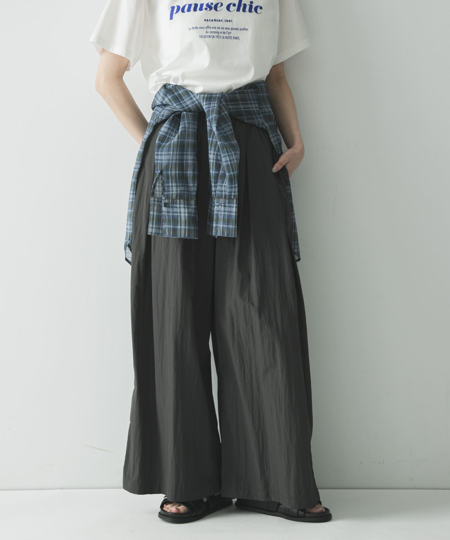 URBAN RESEARCH「『UR TECH』ギャザーワイドパンツ」|その他|チャコールグレー