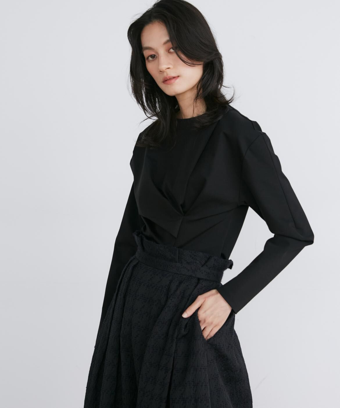 INED「《大きいｻｲｽﾞ》ｱｼﾝﾒﾄﾘｰﾃﾞｻﾞｲﾝｶｯﾄｿｰ《la veille by SUP」|Tシャツ・カットソー|ブラック
