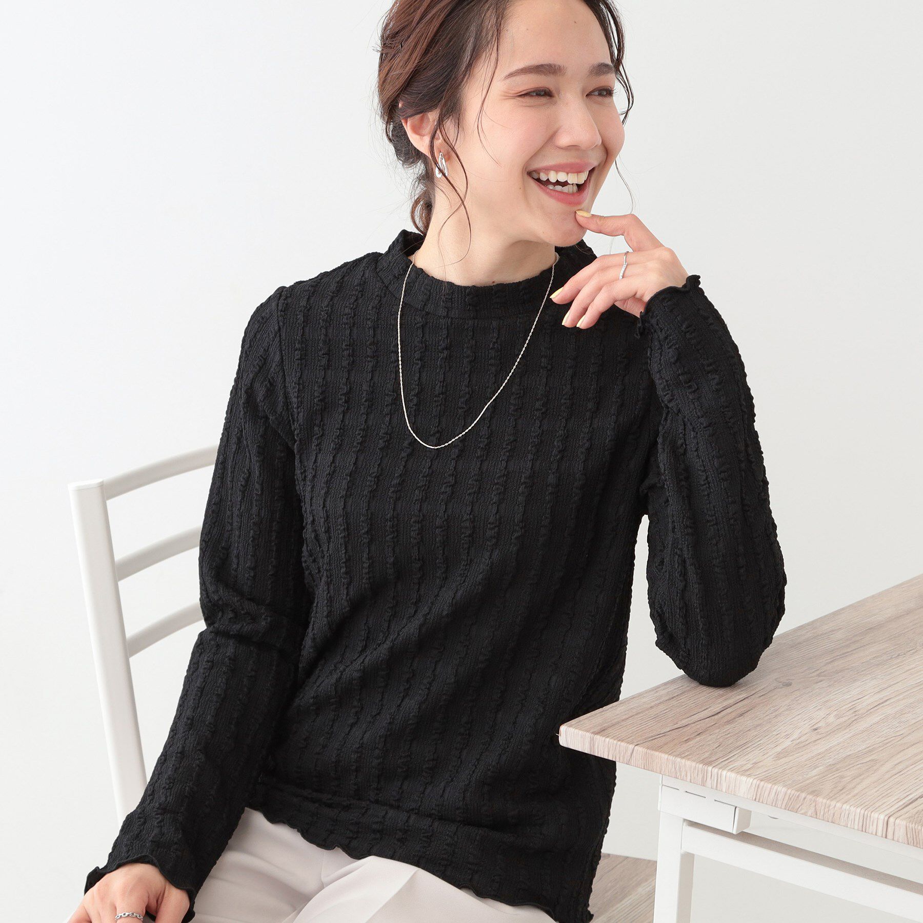 SHOO･LA･RUE「【S-LL】一枚でもインナーでも ふくれジャカード プチハイネックトップス」|Tシャツ・カットソー|ブラック(019)