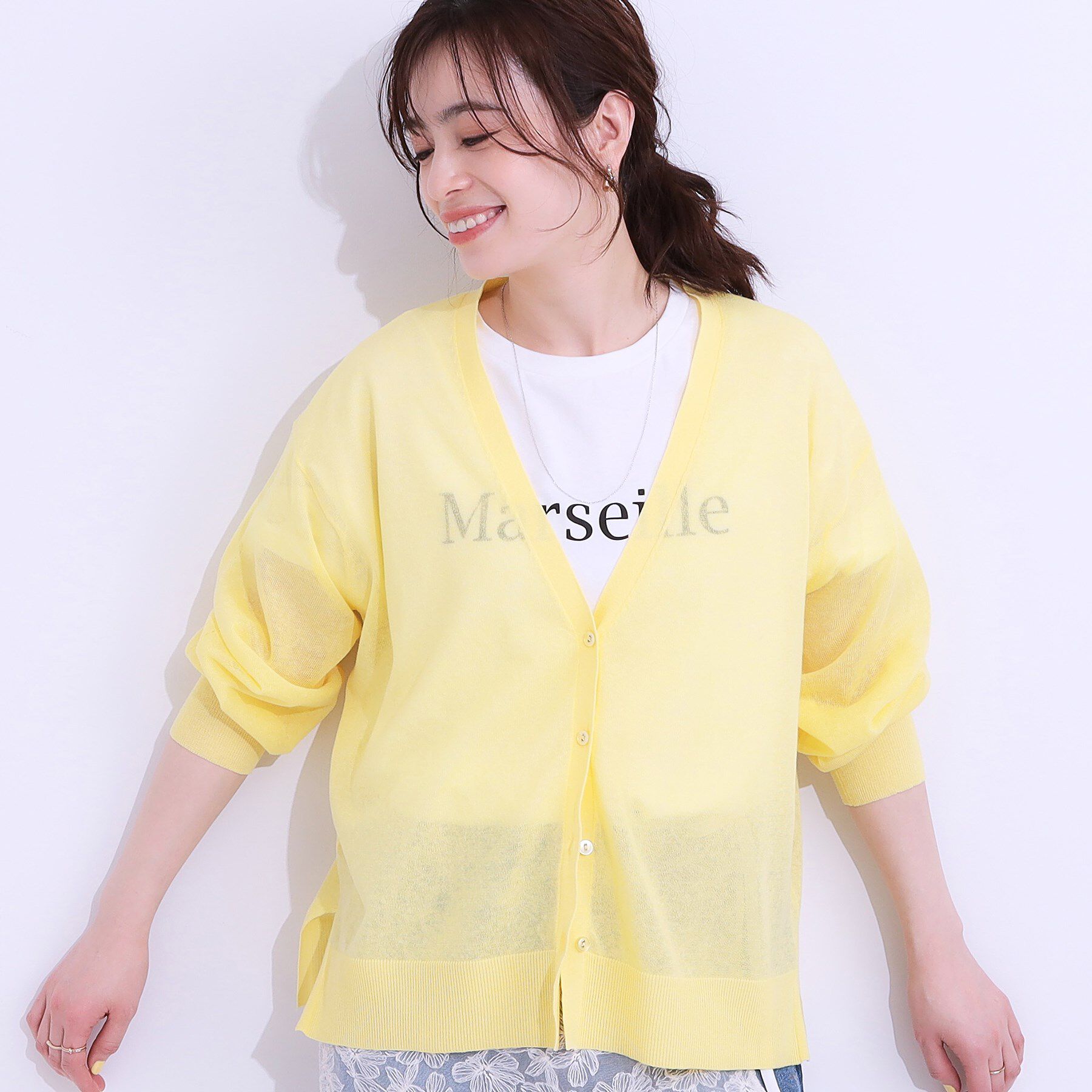 SHOO･LA･RUE「【洗える】ナチュラルなシアー感が魅力 Vネックカーディガン」|カーディガン|イエロー(031)
