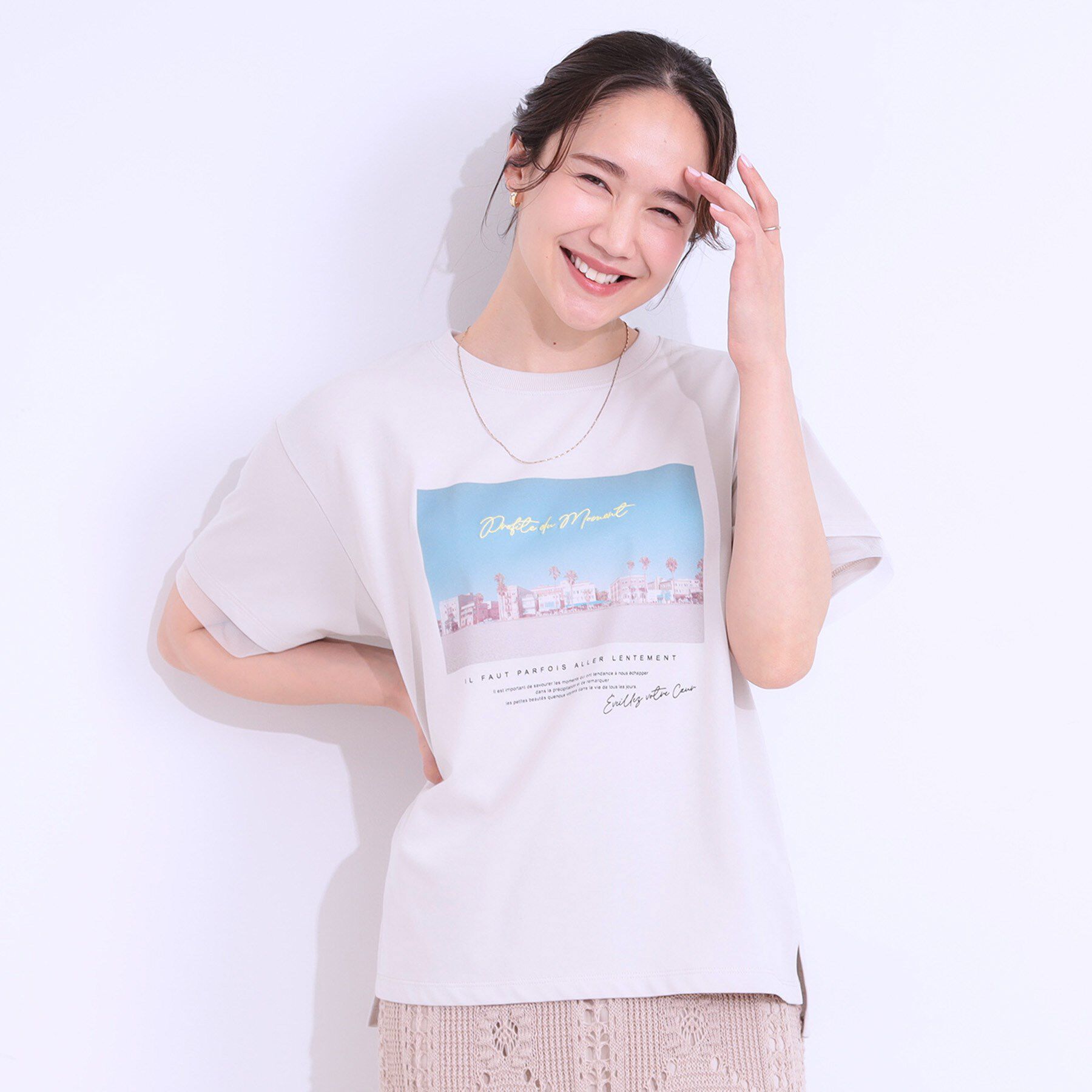 SHOO･LA･RUE「【ひんやり/UVカット】選べる3柄 お袖チュールで差をつける ロゴプリントTシャツ」|Tシャツ・カットソー|