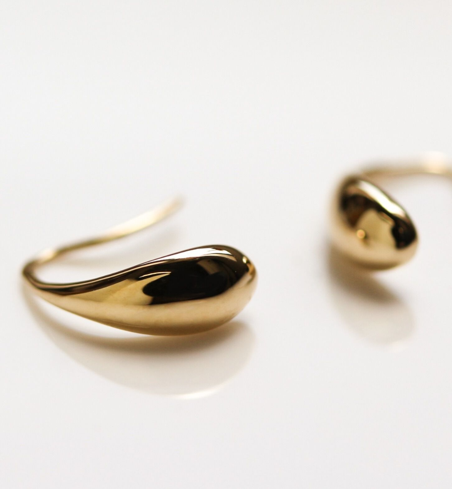  「ゴールド ティアドロップ フック ピアス | K10YG」|ピアス|