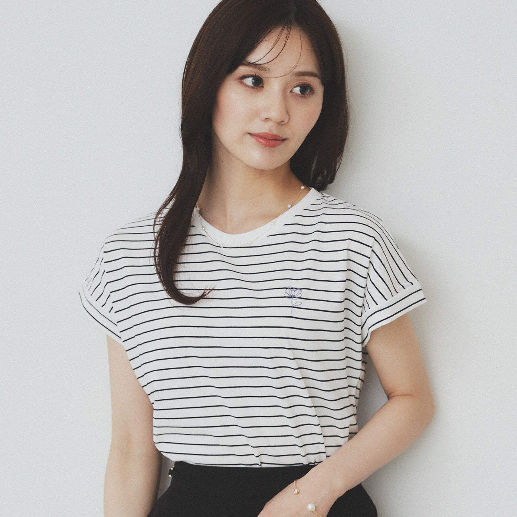index「《6色展開／S-3Lサイズ》フラワー刺繍Tシャツ【汗ジミ防止／吸水速乾／接触冷感／UVケア／洗濯機洗」|Tシャツ・カットソー|