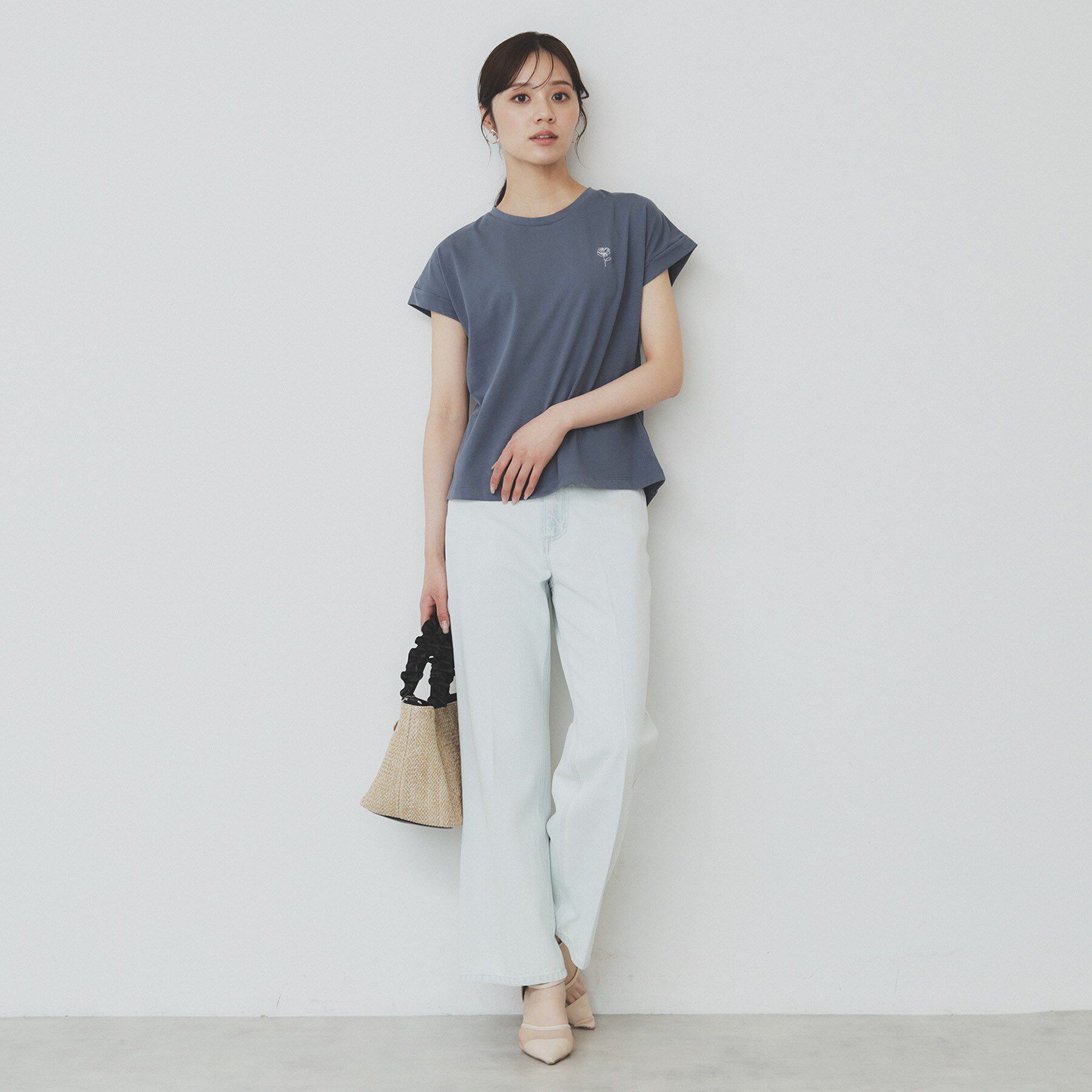 index「《6色展開／S-3Lサイズ》フラワー刺繍Tシャツ【汗ジミ防止／吸水速乾／接触冷感／UVケア／洗濯機洗」|Tシャツ・カットソー|