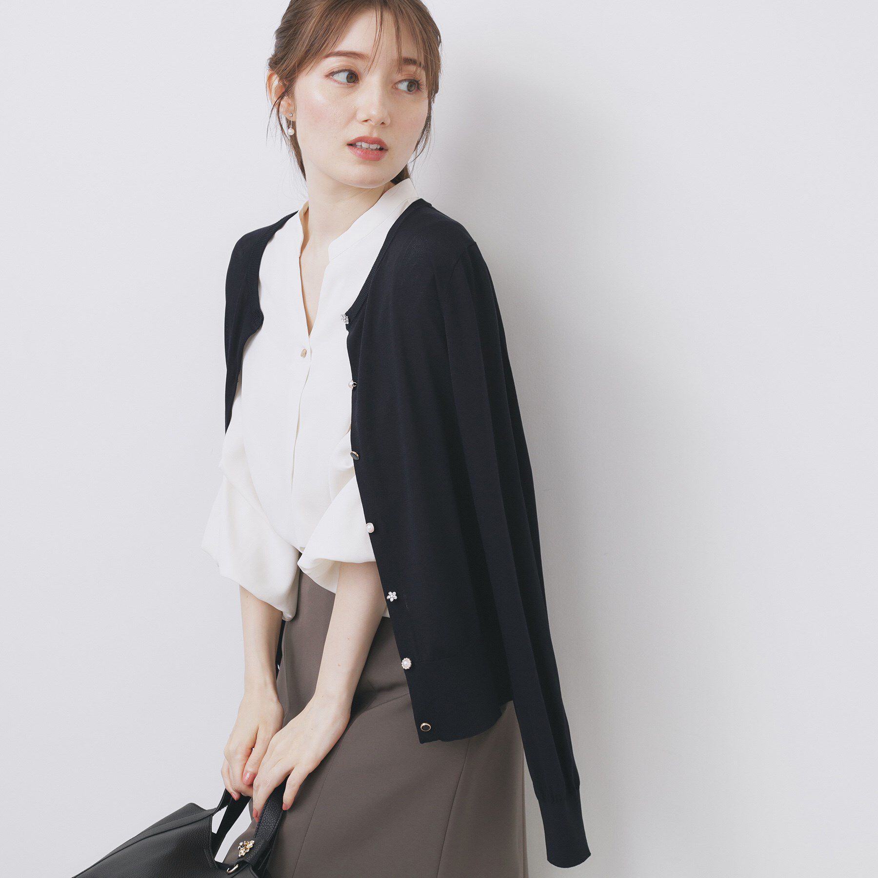 index「《美人百花掲載》ビジュークルーネックカーディガン【洗濯機洗い可／UVケア／接触冷感／抗ピル】」|カーディガン|