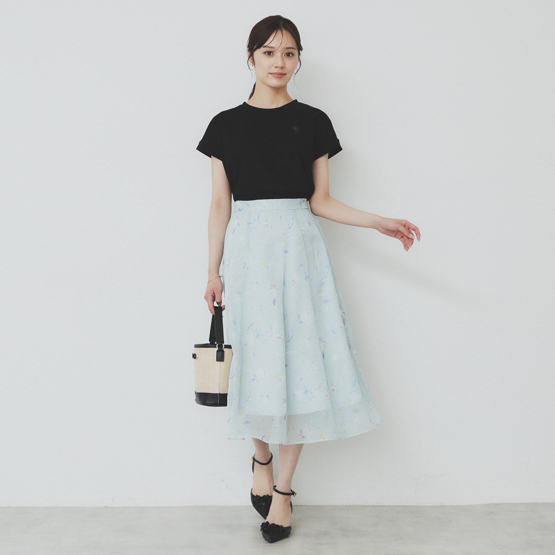 index「《6色展開／S-3Lサイズ》フラワー刺繍Tシャツ【汗ジミ防止／吸水速乾／接触冷感／UVケア／洗濯機洗」|Tシャツ・カットソー|