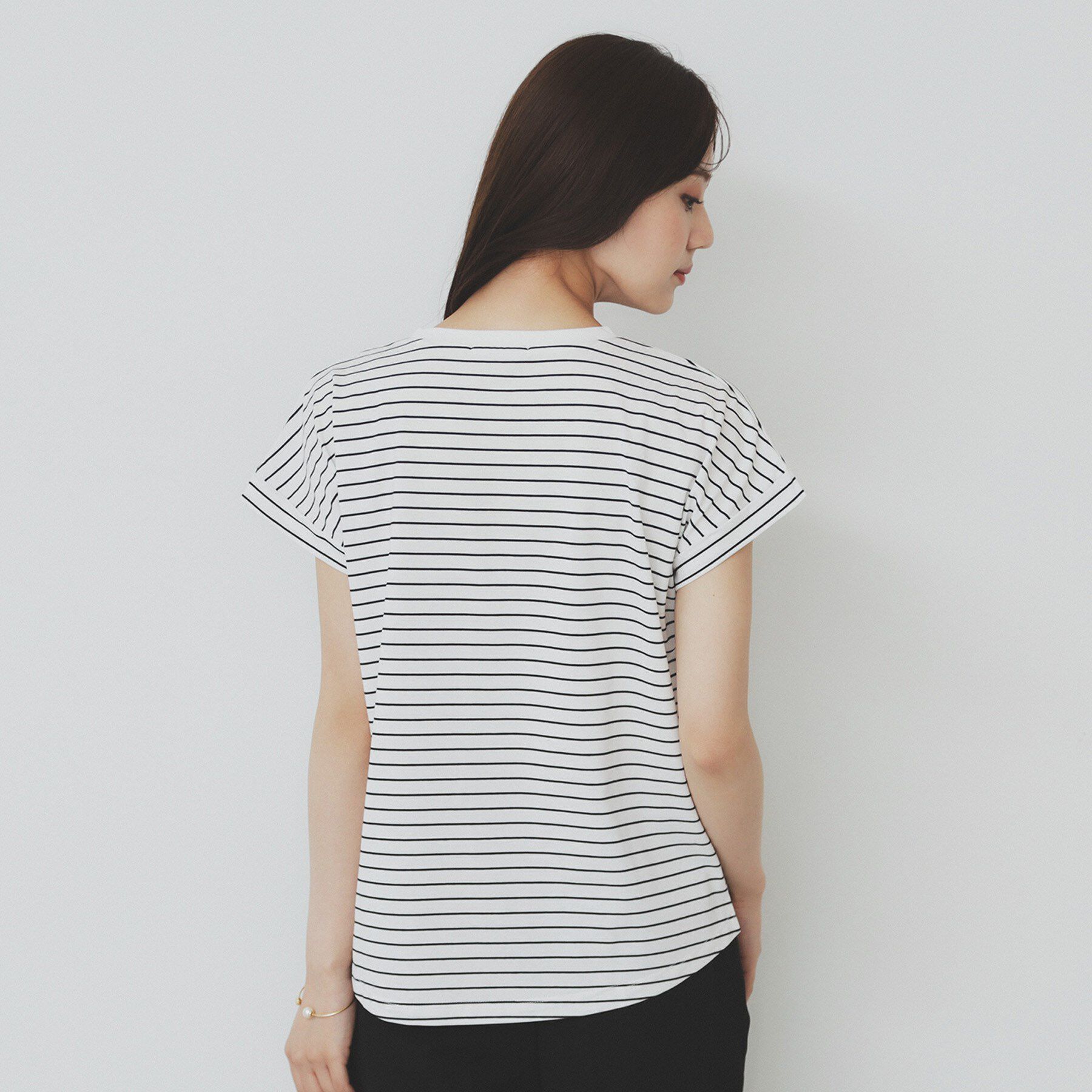 index「《6色展開／S-3Lサイズ》フラワー刺繍Tシャツ【汗ジミ防止／吸水速乾／接触冷感／UVケア／洗濯機洗」|Tシャツ・カットソー|