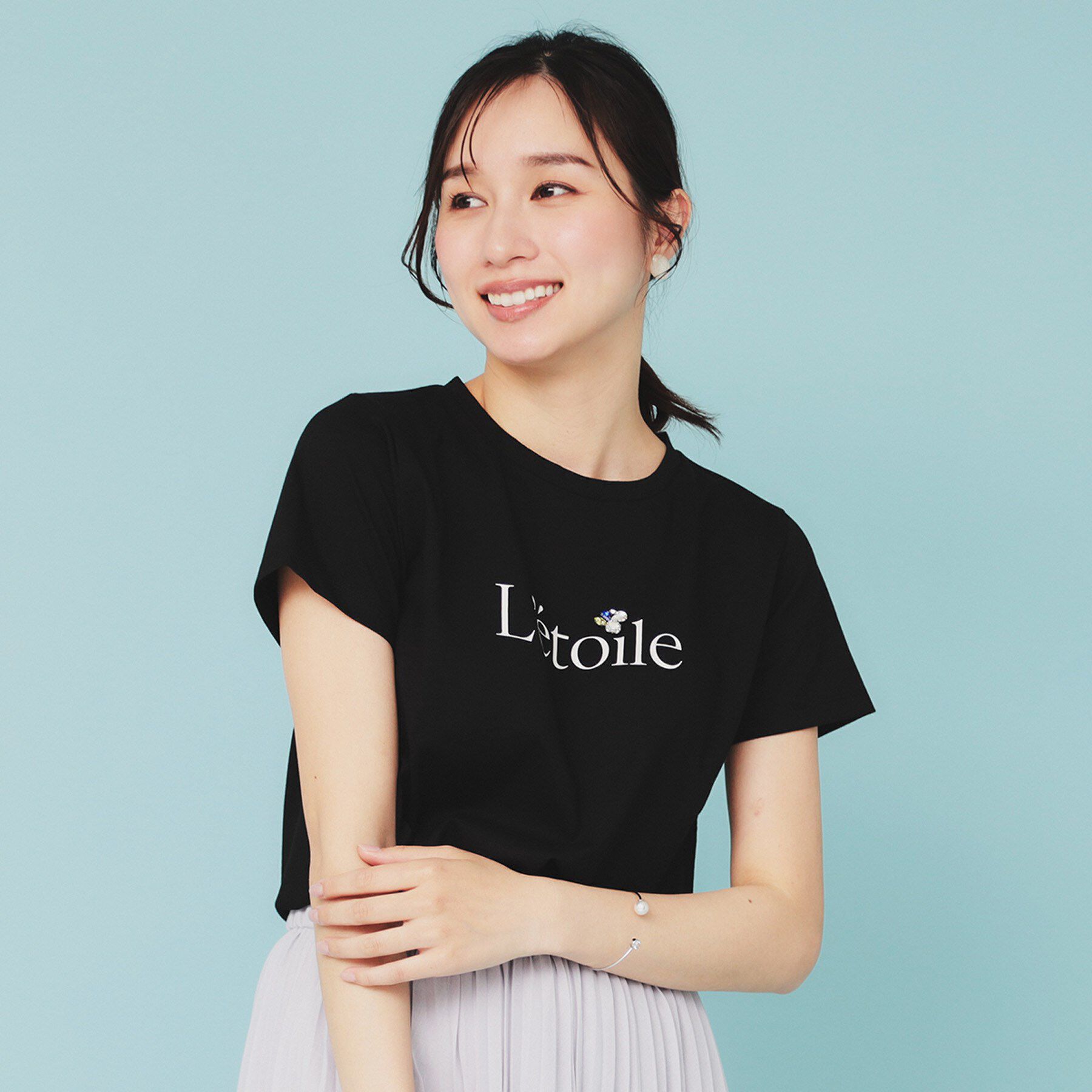 index「《美人百花掲載》ビジュー付きロゴTシャツ【接触冷感／UVケア／吸水速乾／汗ジミ防止／洗濯機洗い可】」|Tシャツ・カットソー|
