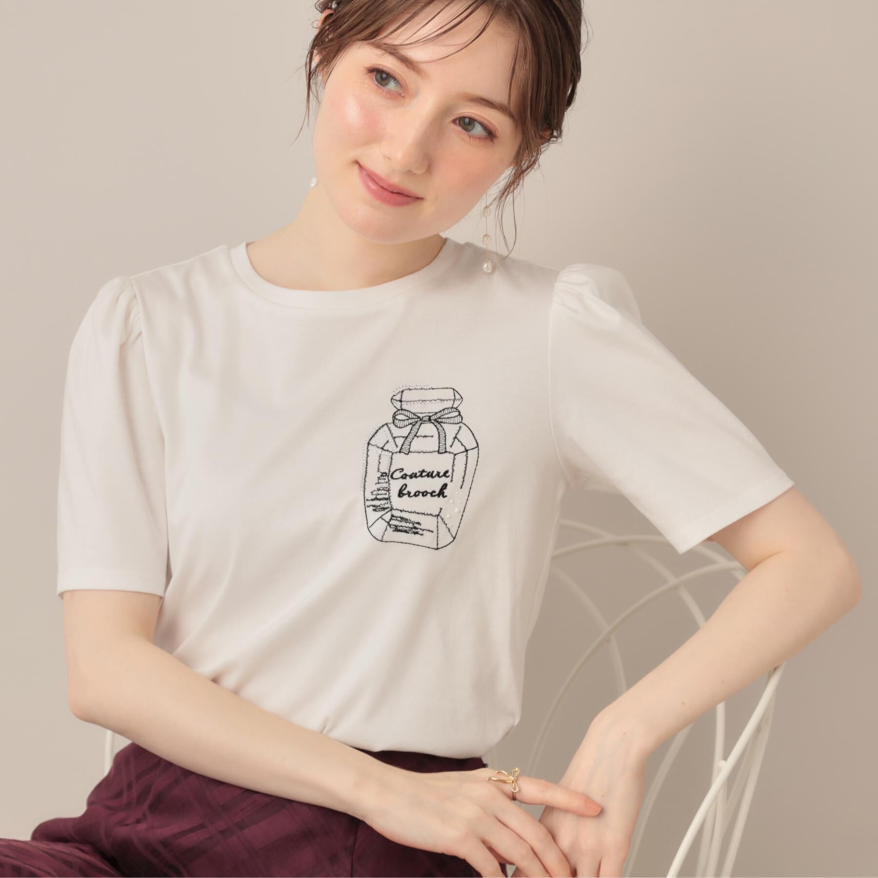 Couture broach「【接触冷感・UV機能あり・マシンウォッシャブル】60シルケット パフュームエンブロTシャツ」|Tシャツ・カットソー|オフホワイト(003