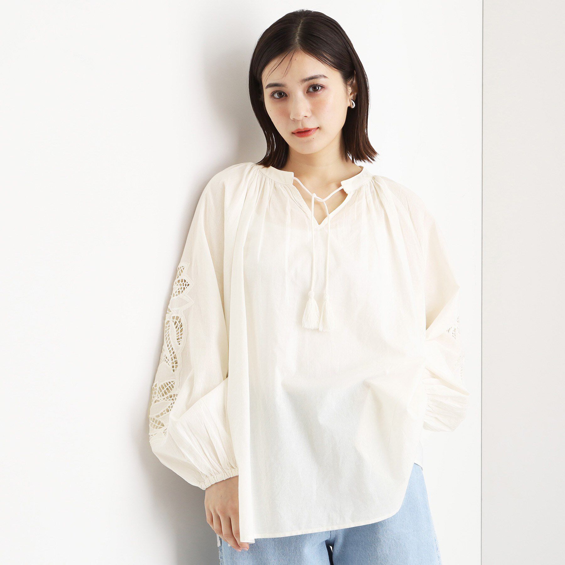 THE SHOP TK「袖刺繍コットンブラウス【洗える】」|シャツ・ブラウス|アイボリー(004)