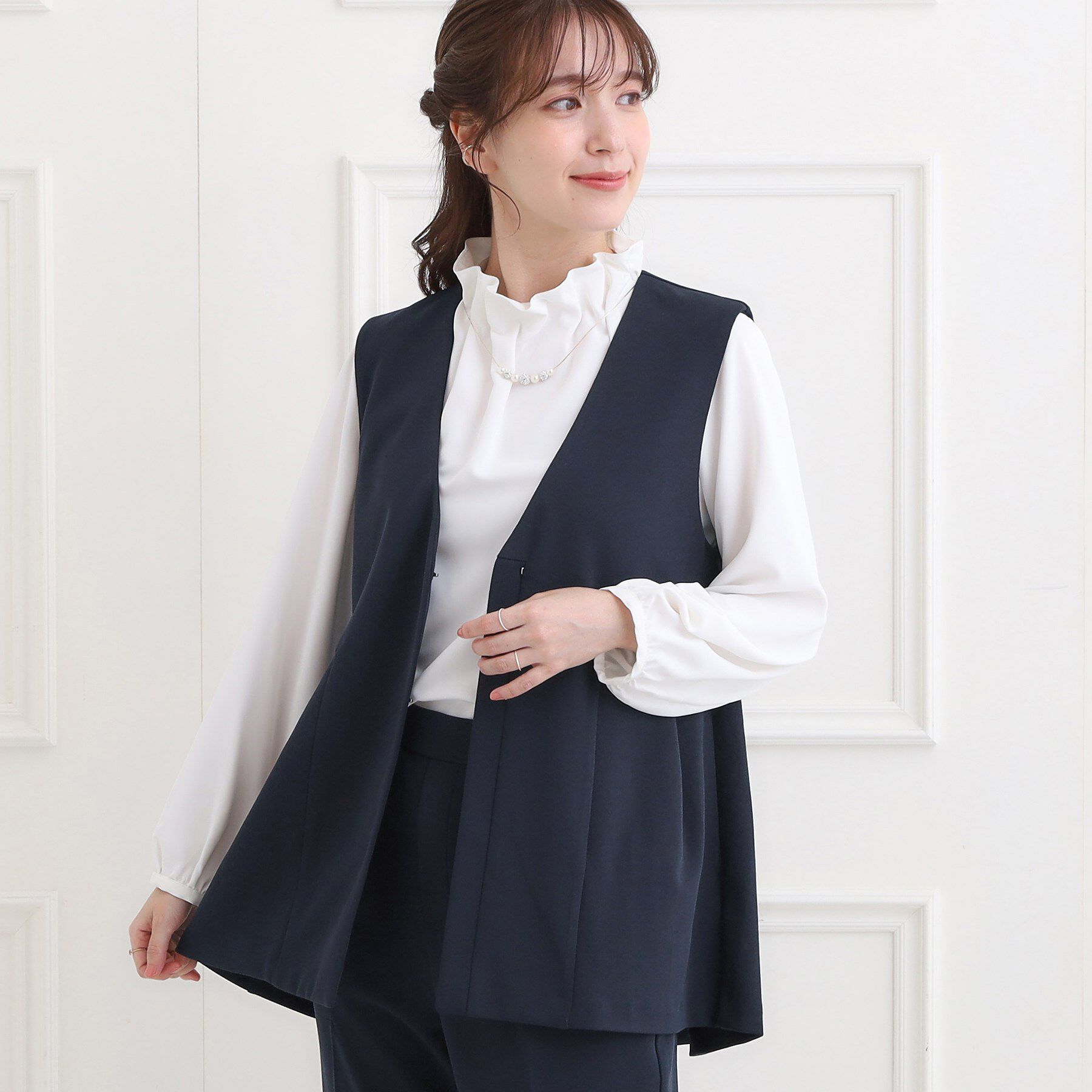 SHOO･LA･RUE「【洗濯機可/セットアップ可/S-3L】きちんと楽に。カットジョーゼット ペプラムジレ」|ベスト・ジレ|ネイビー(094)