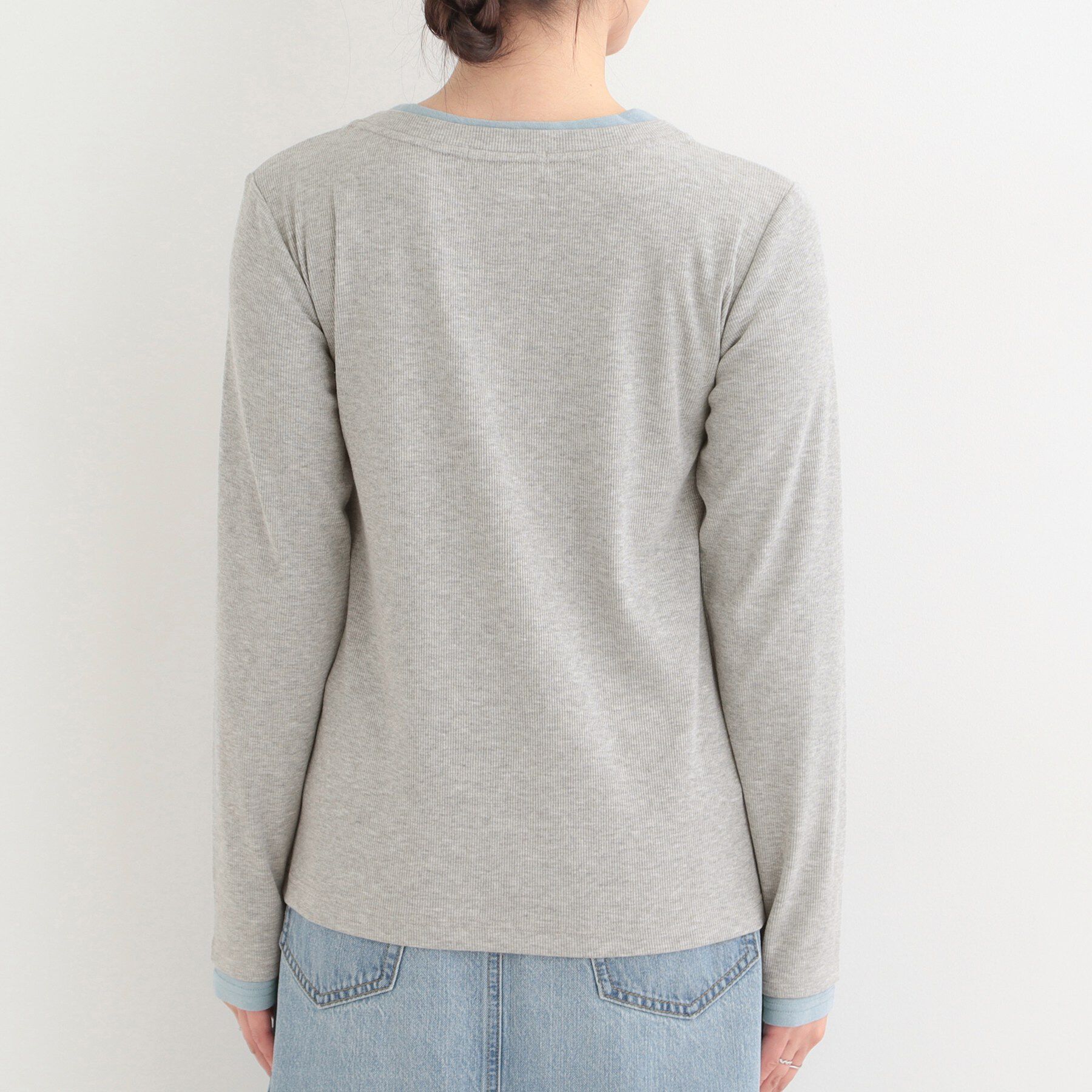 SHOO･LA･RUE「【洗濯機可/S-LL】1枚でサマ見え レイヤード風配色 ヘンリーネックロンT」|Tシャツ・カットソー|