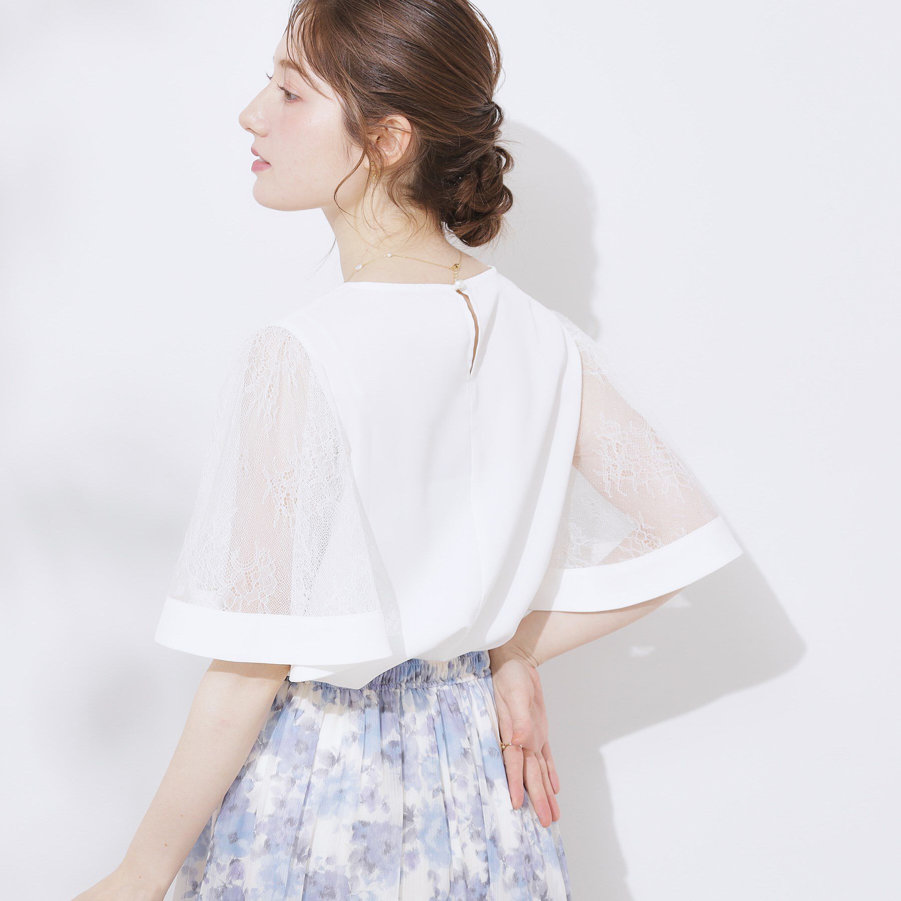 Couture broach「【マシンウォッシャブル・シアー・細見え】Vネック袖レースフレアブラウス」|シャツ・ブラウス|