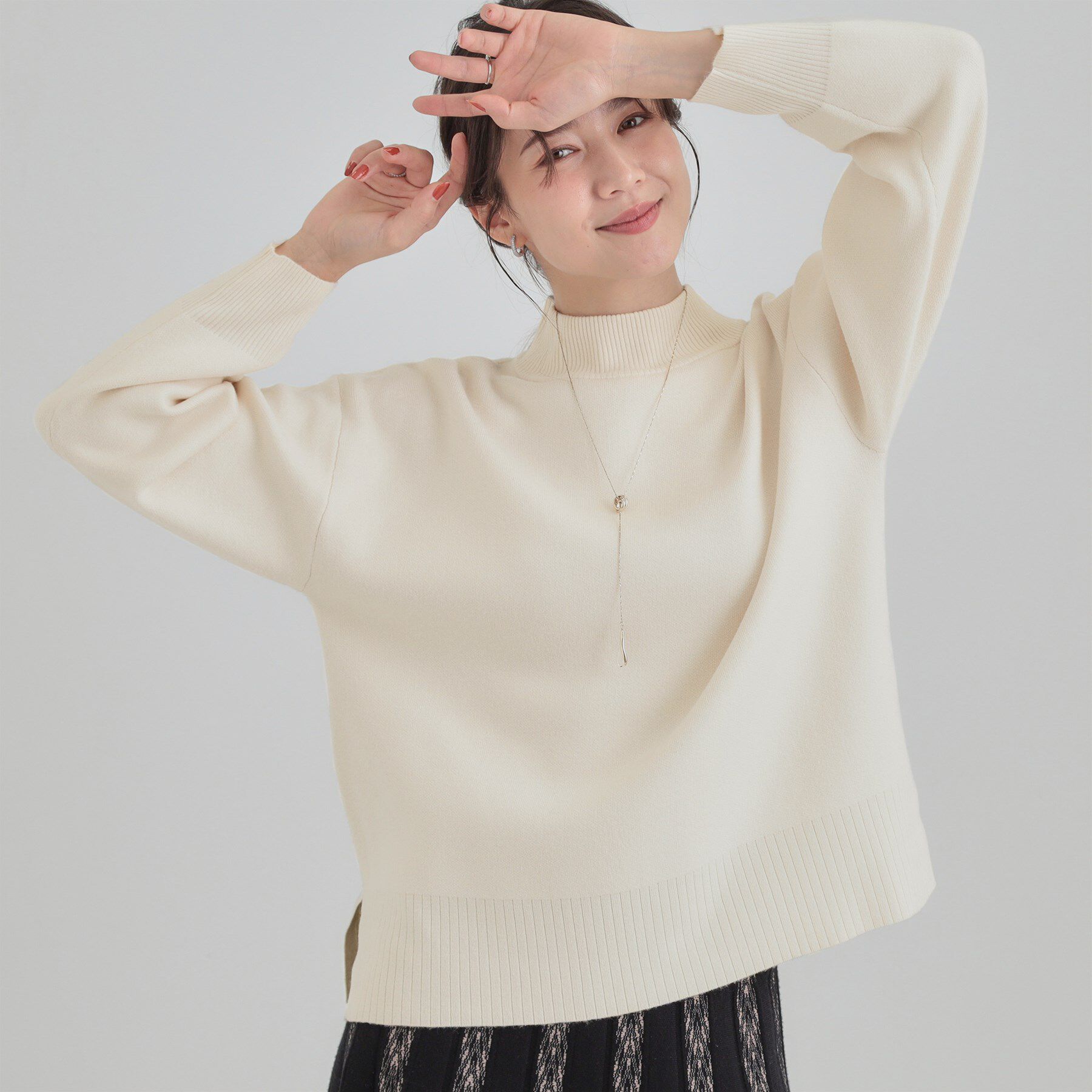 SHOO･LA･RUE「【洗濯機可/S-LL】厚すぎない　ゆったりシンプルもちもちニット」|ニット・セーター|オフホワイト(003