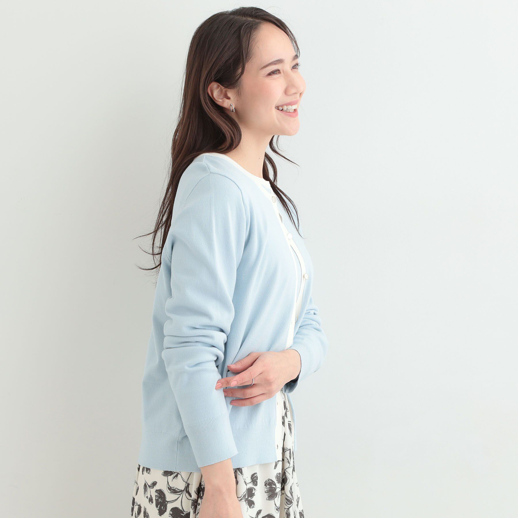 SHOO･LA･RUE「【洗濯機可/S-LL/アンサンブル可】パールボタンが上品　華やぎ配色カーディガン」|カーディガン|