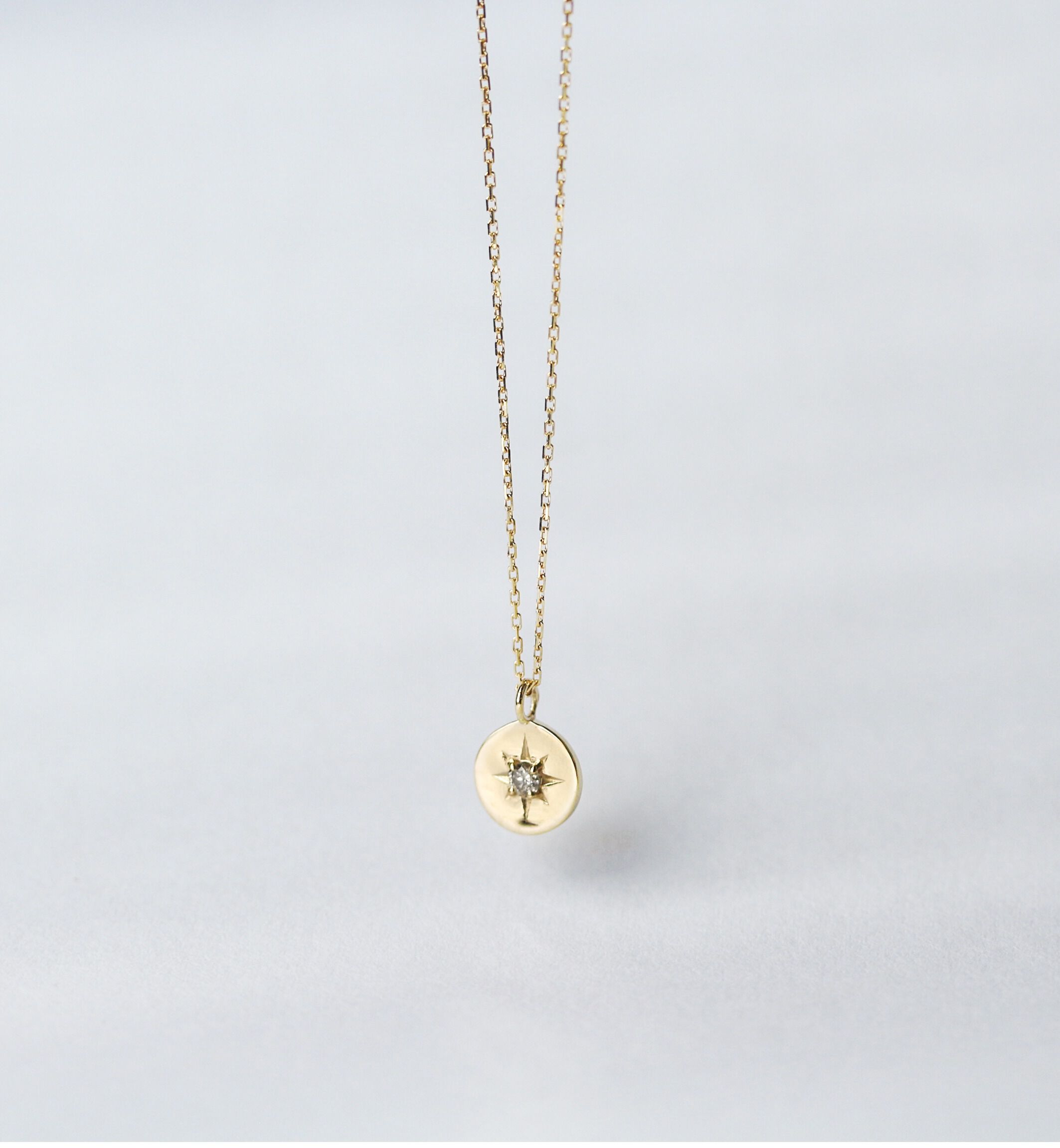  「ダイヤモンド0.025ct サークル プレート ネックレス | K10YG」|ネックレス|K10 イエローゴールド