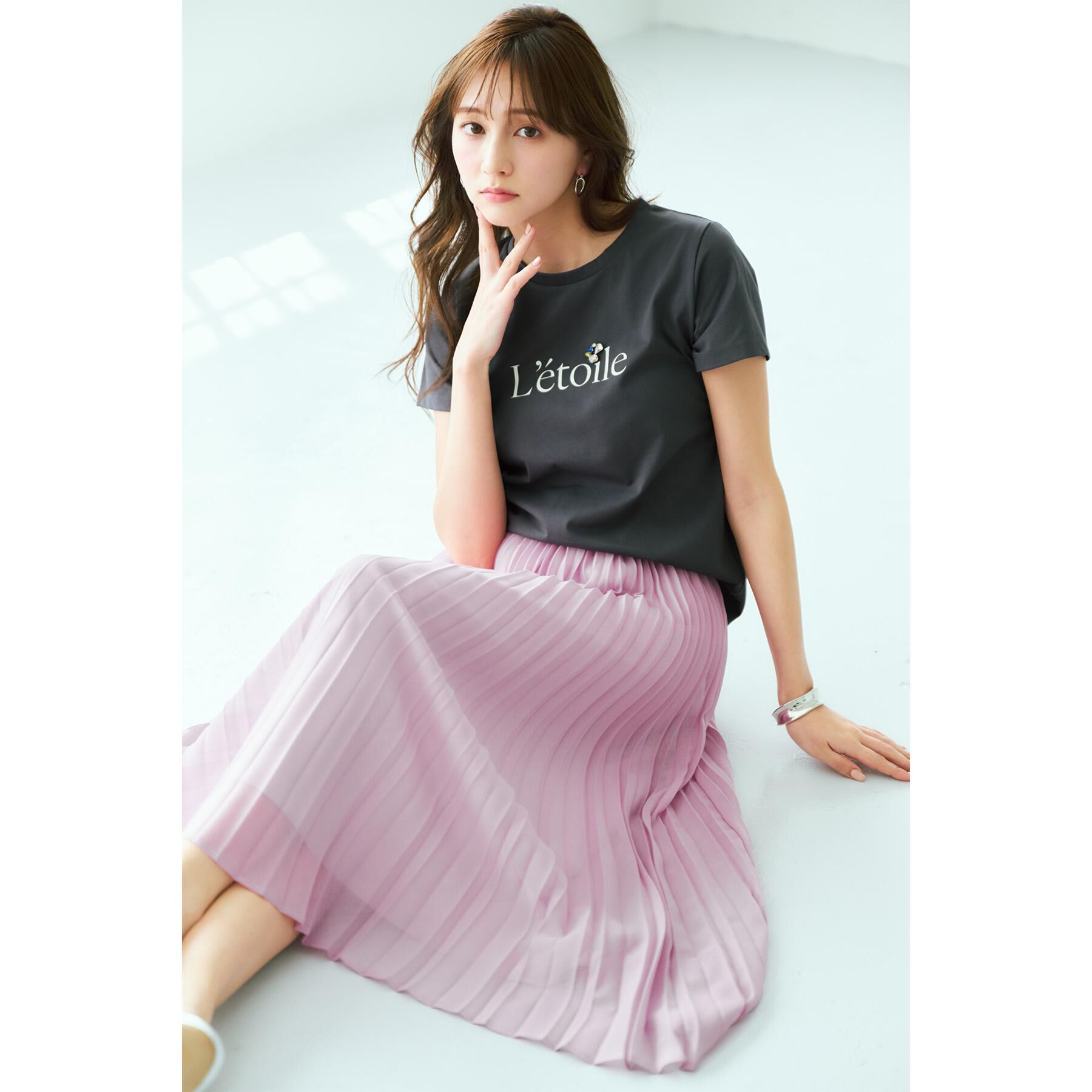 index「《美人百花掲載》ビジュー付きロゴTシャツ【接触冷感／UVケア／吸水速乾／汗ジミ防止／洗濯機洗い可】」|Tシャツ・カットソー|