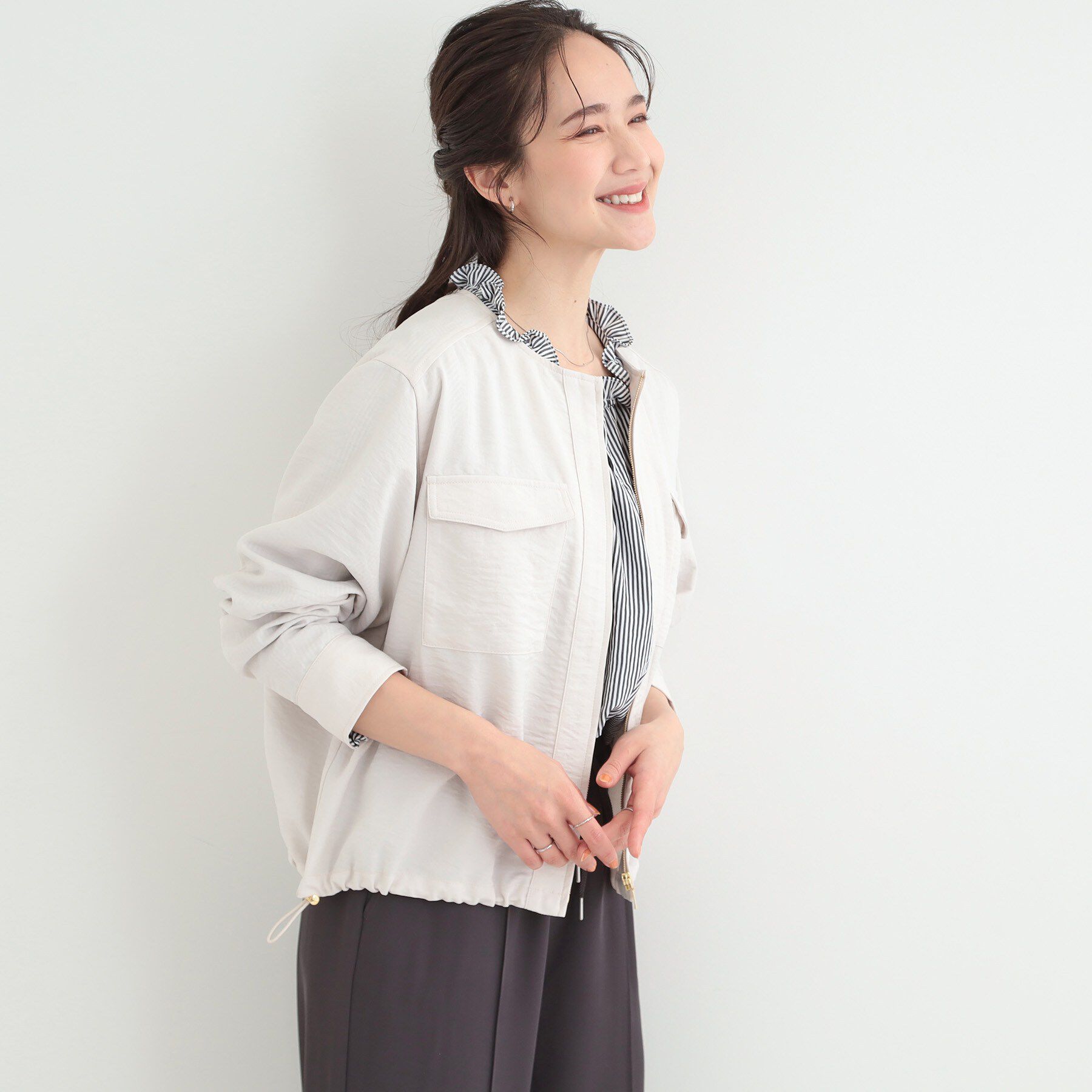 SHOO･LA･RUE「【S-LL】サッと羽織れてきれい見え　フラップポケット ノーカラーブルゾン」|ブルゾン・スタジャン|