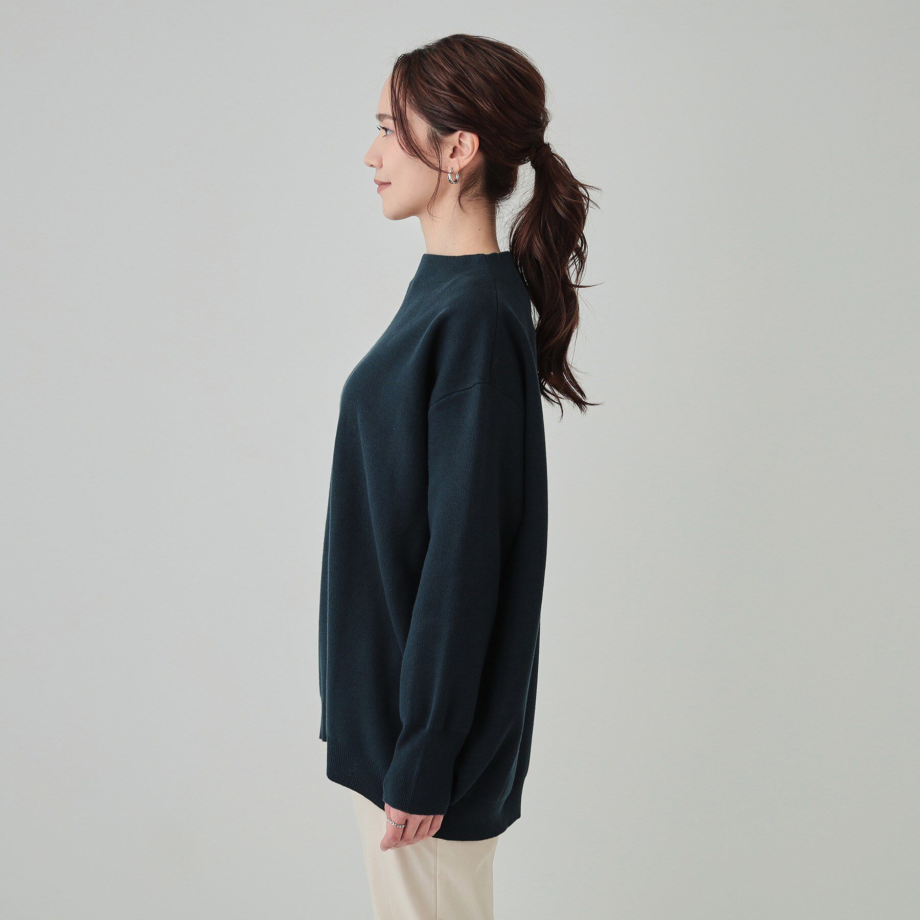SHOO･LA･RUE「【洗える/体型カバー】絶妙なネックラインにこだわった コクーンニット」|ニット・セーター|