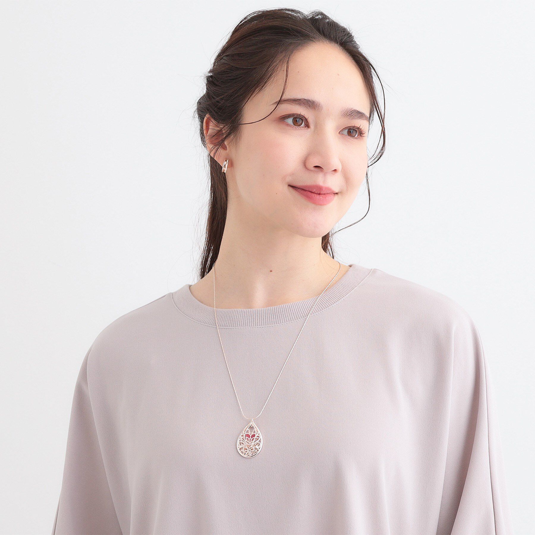 SHOO･LA･RUE「ステンドグラス風透かしモチーフネックレス」|ネックレス|