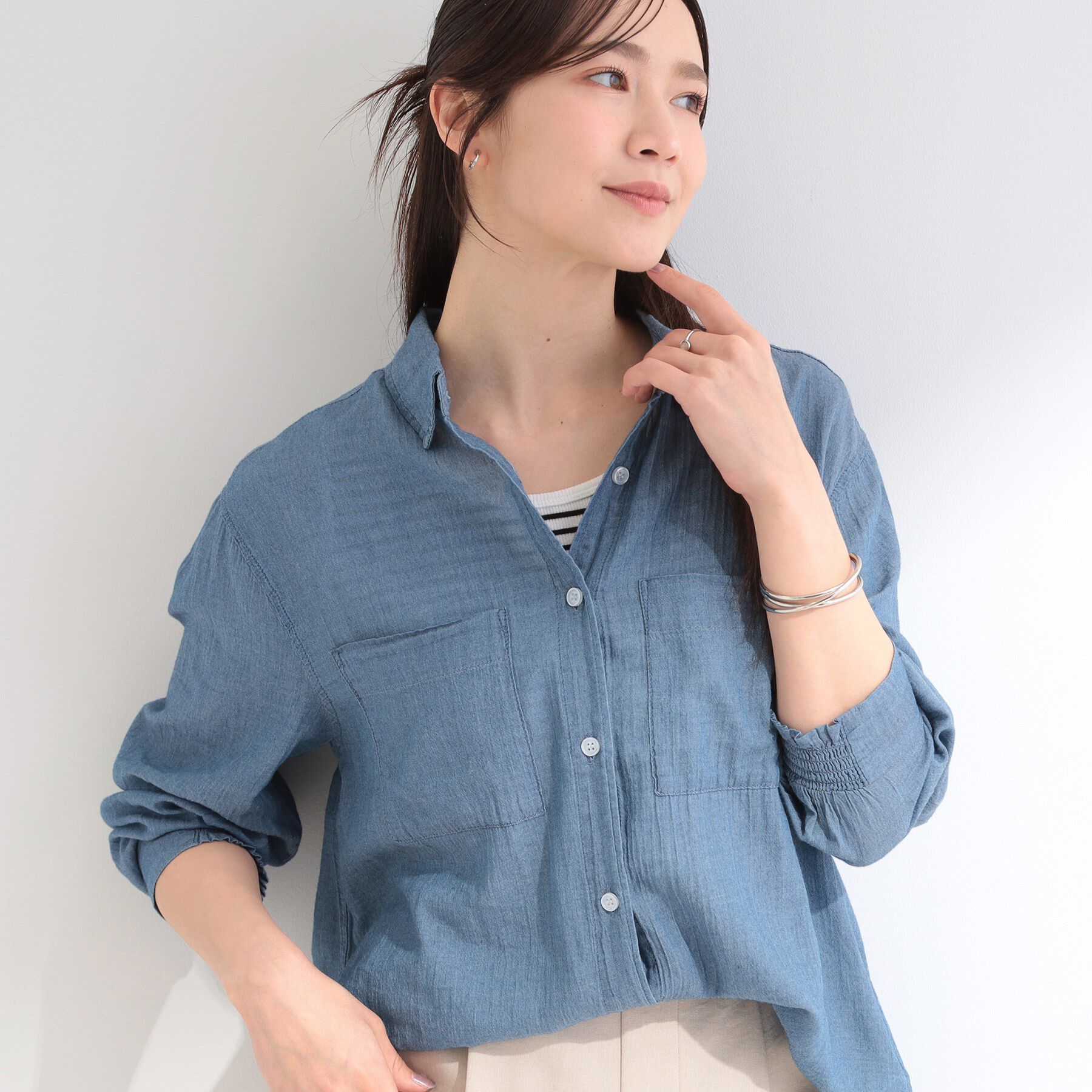 SHOO･LA･RUE「【綿100%/UV/S-LL/体型カバー】優しく透ける 柔らかシアーデニムシャツ」|シャツ・ブラウス|ブルー(092)