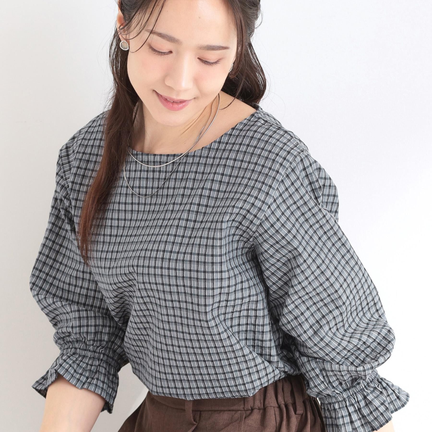 SHOO･LA･RUE「【セットアップ可/洗濯機可】上品チェックが好印象 ゆるさら6分袖ブラウス」|シャツ・ブラウス|チャコールグレー(2