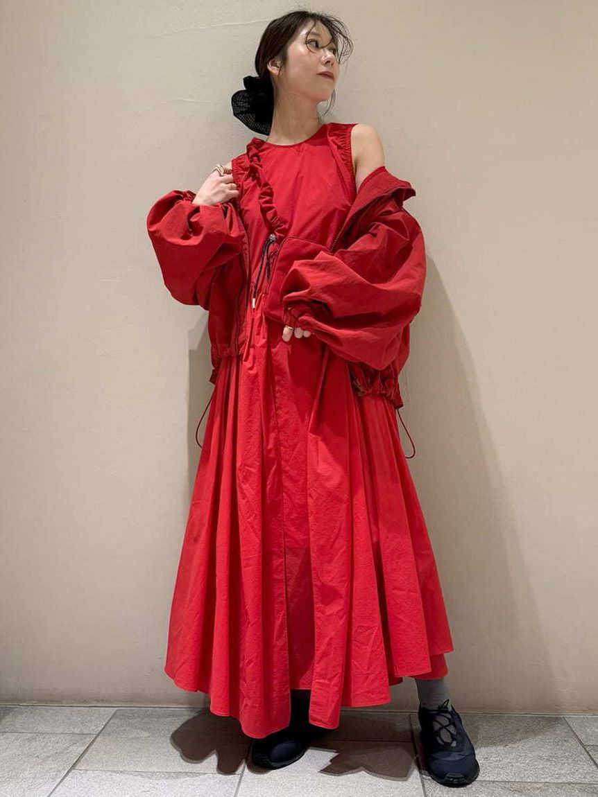emmi atelier「ギャザーフォルムナイロンワンピース」|ワンピース|RED