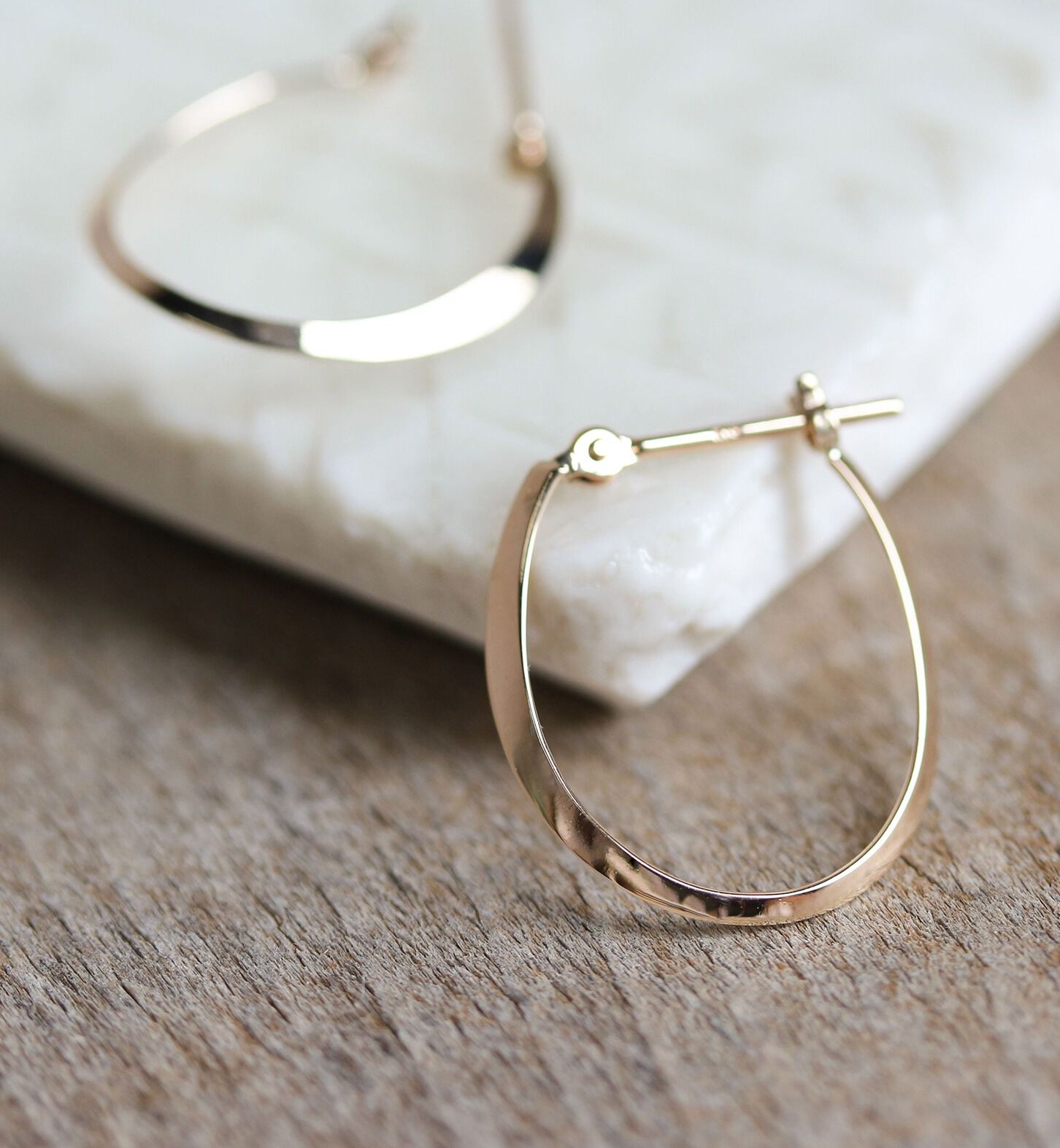  「ゴールド フラット スナップ フープ ピアス | K10YG」|ピアス|