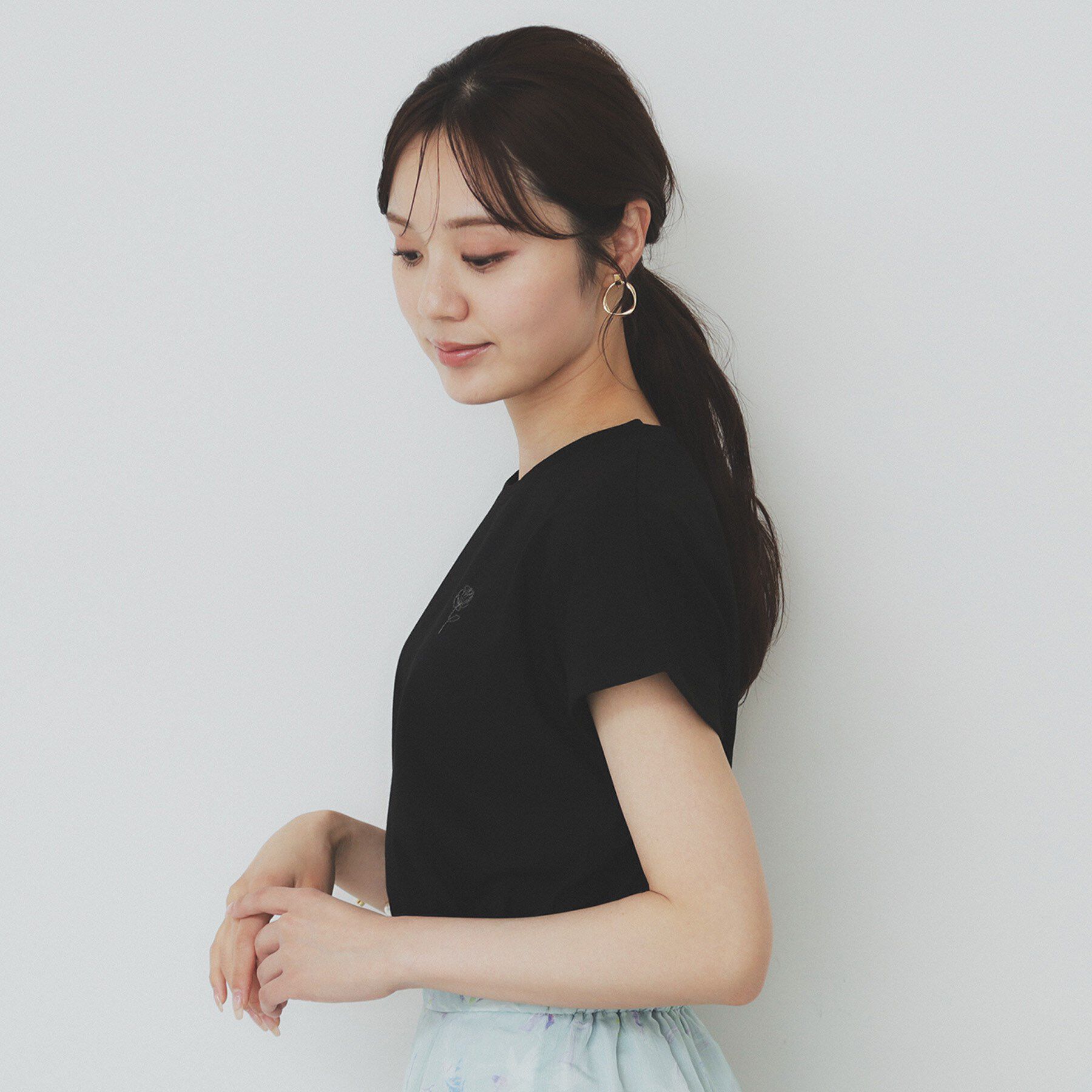 index「《6色展開／S-3Lサイズ》フラワー刺繍Tシャツ【汗ジミ防止／吸水速乾／接触冷感／UVケア／洗濯機洗」|Tシャツ・カットソー|