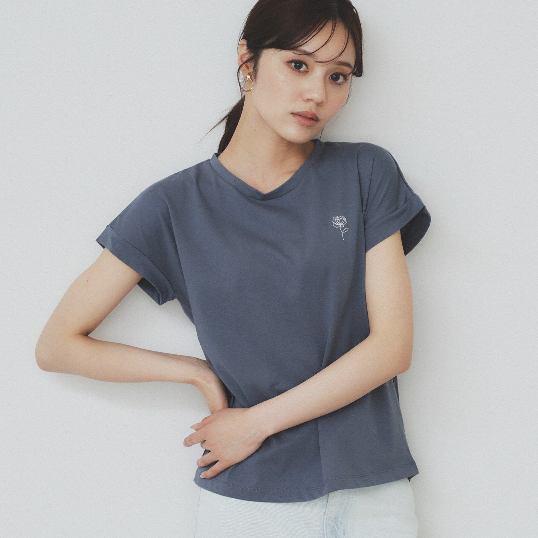 index「《6色展開／S-3Lサイズ》フラワー刺繍Tシャツ【汗ジミ防止／吸水速乾／接触冷感／UVケア／洗濯機洗」|Tシャツ・カットソー|