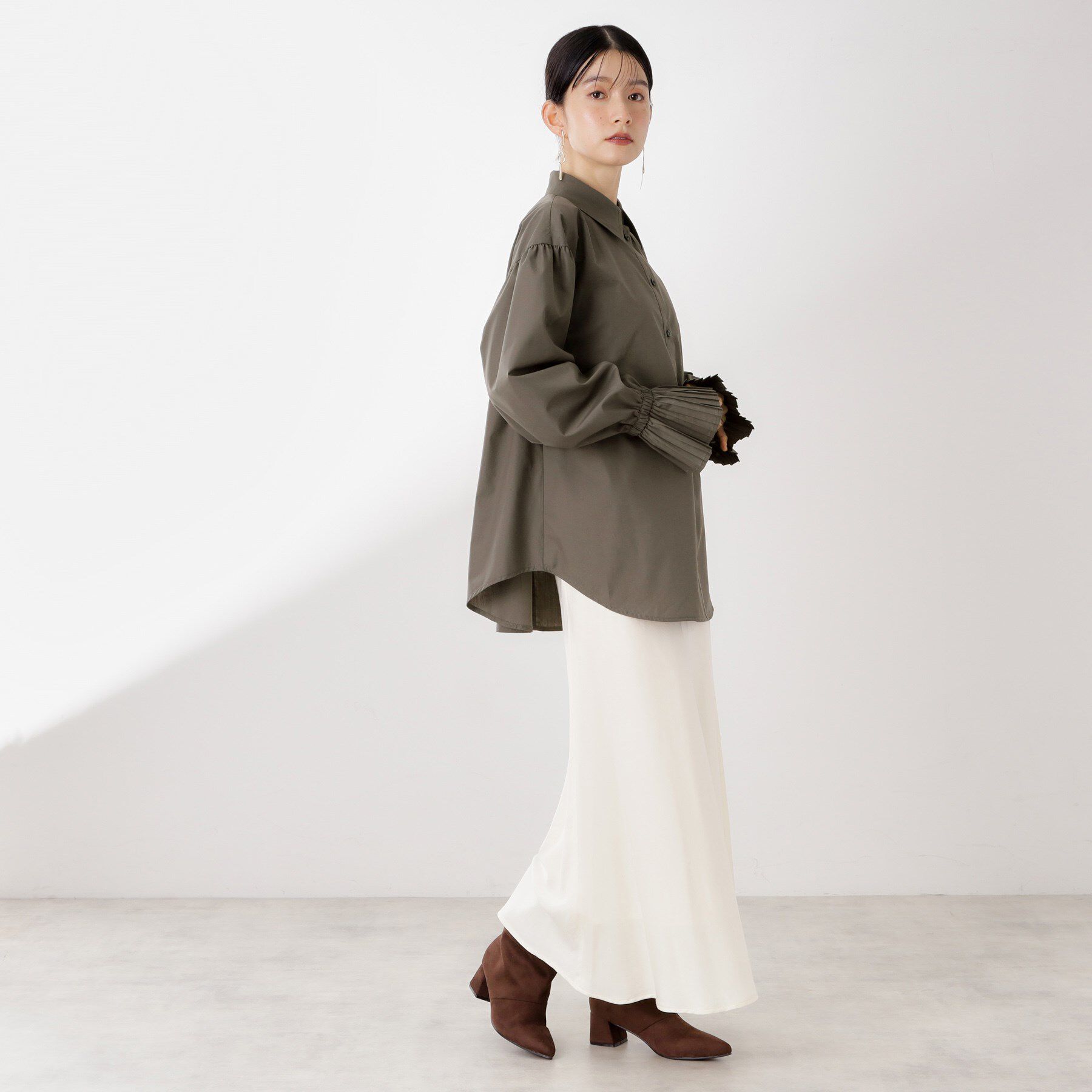 THE SHOP TK「袖プリーツ&バックシャーリングシャツ【体型カバー/洗える】」|シャツ・ブラウス|