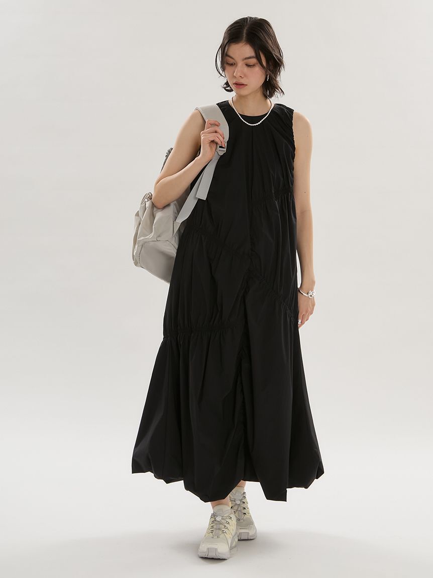 emmi atelier「エアリーギャザーワンピース/撥水」|ワンピース|BLK
