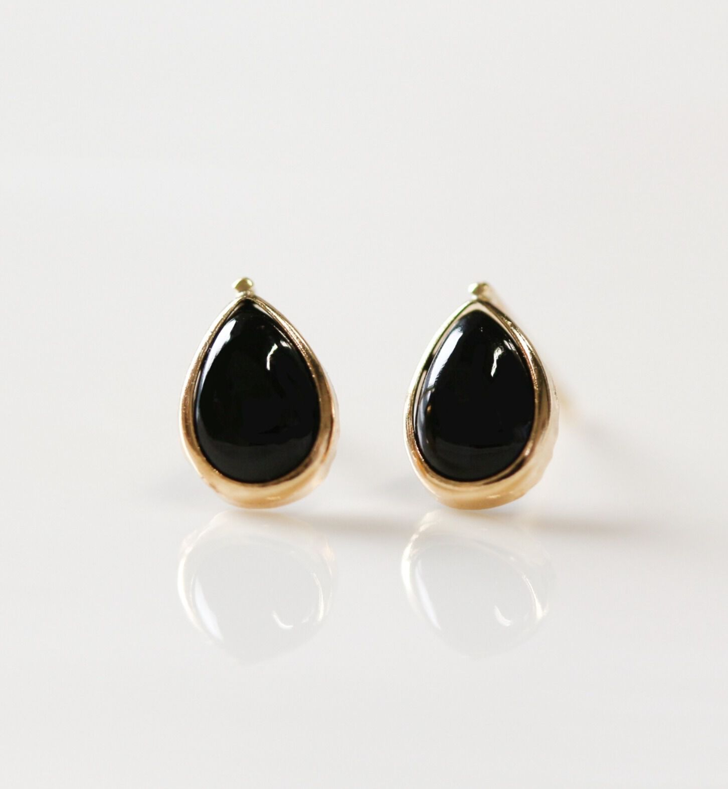  「オニキス ピアス | K18」|ピアス|K18 イエローゴールド
