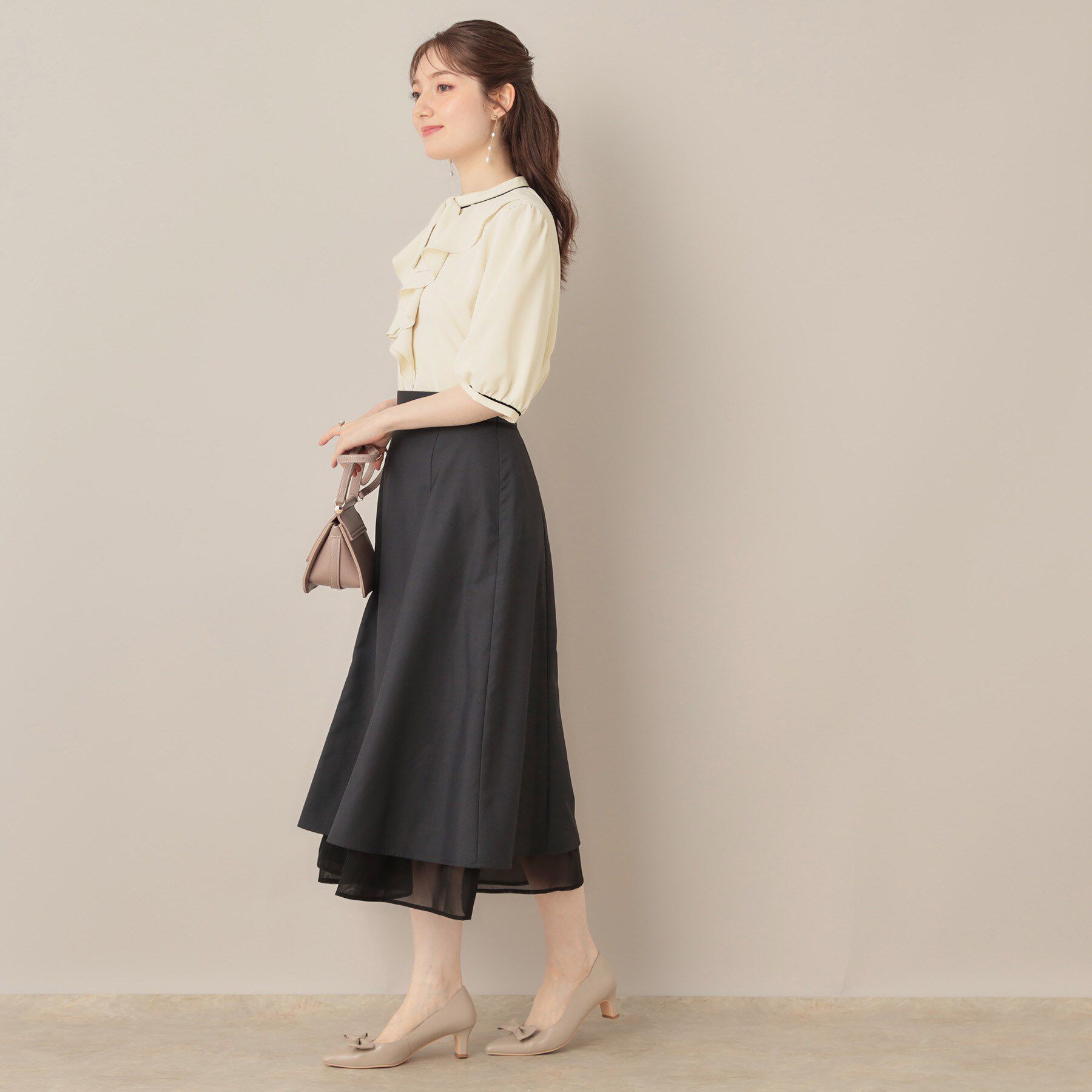 Couture broach「【華やか・5分袖・通勤】配色フリルタイブラウス」|シャツ・ブラウス|