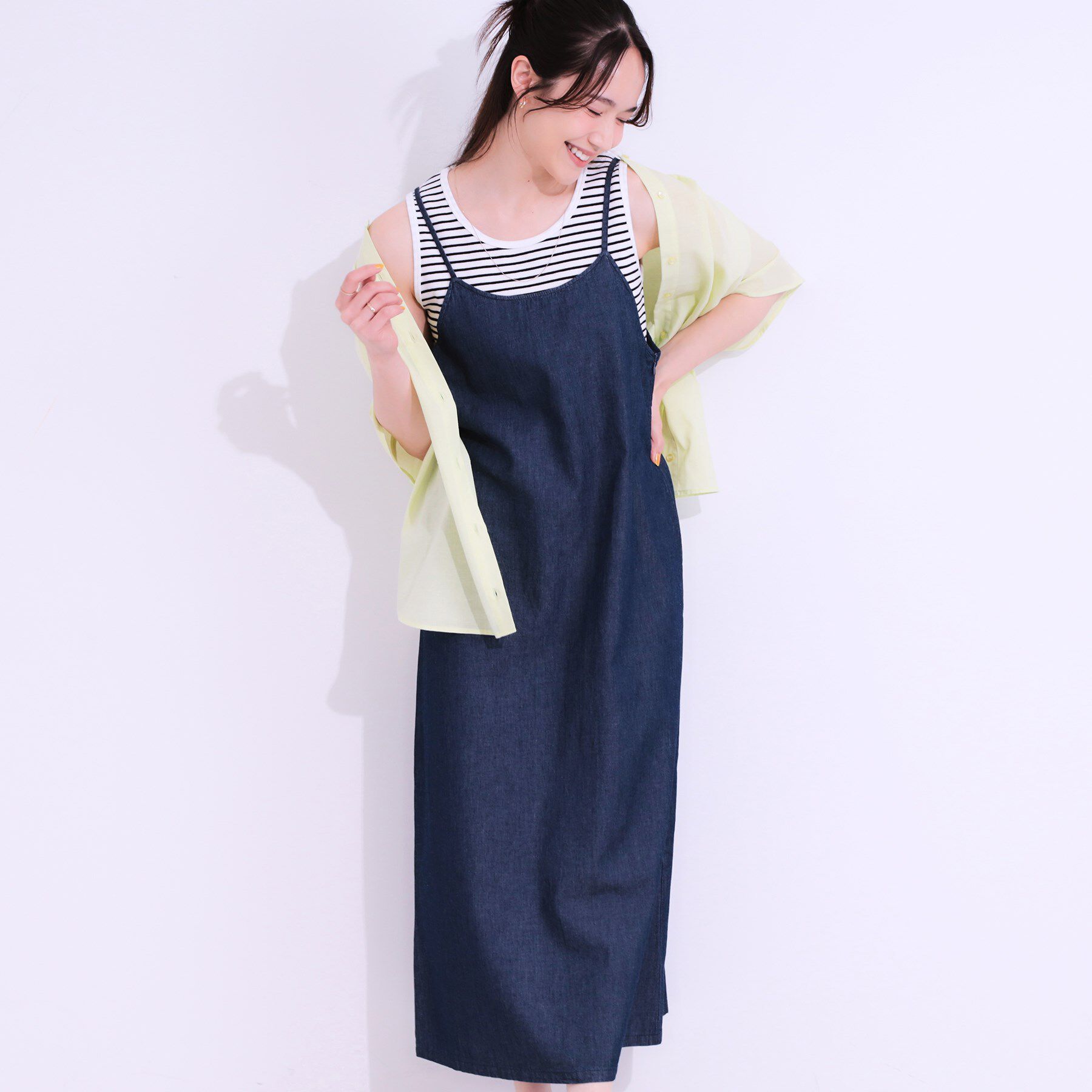 SHOO･LA･RUE「【S-LL】女性らしさ漂う ライトデニム Aラインキャミワンピース」|ワンピース|ネイビー(094)