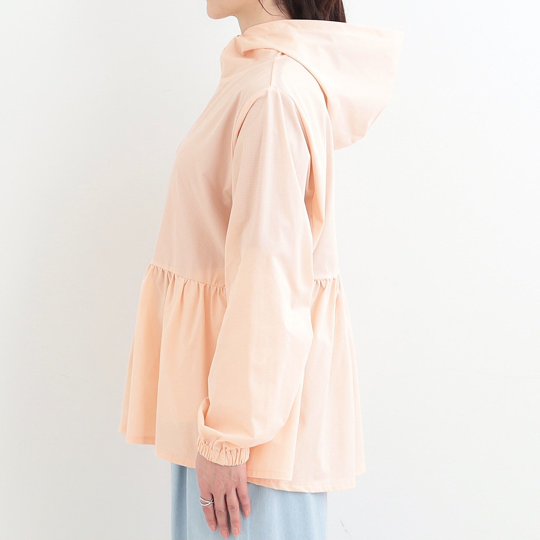SHOO･LA･RUE「【ひんやり/S-LL/体型カバー】ペプラムフリルとゴールドパーツが女性らしい UVパーカ」|ブルゾン・スタジャン|